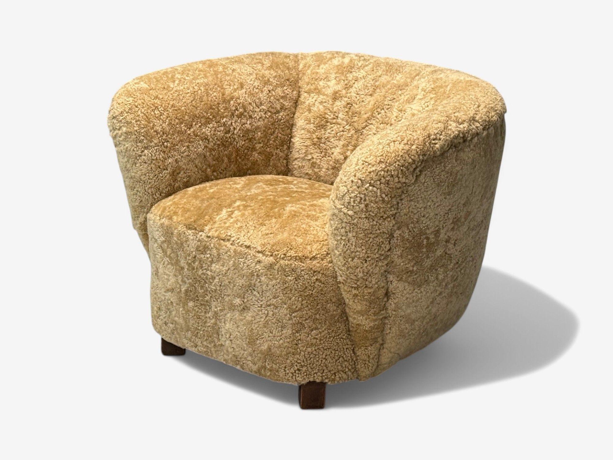 Dänische Moderne, Buche, Honey Schafsfell, Banana Style Tub Chair, Dänemark, 1930er Jahre im Zustand „Gut“ im Angebot in Manhasset, NY