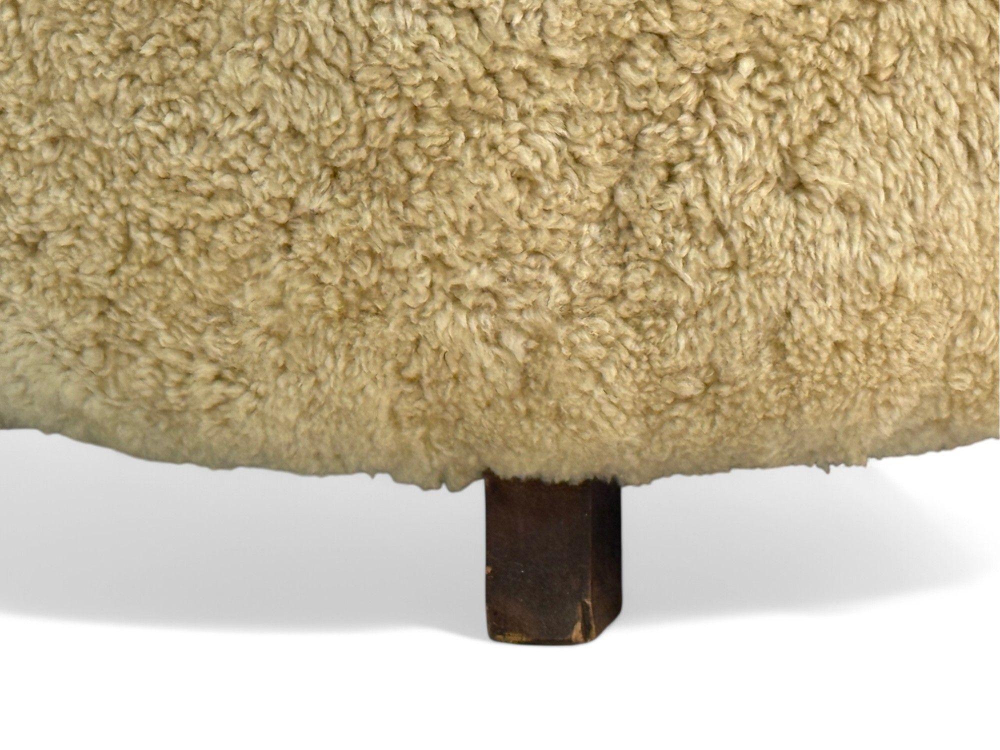 Dänische Moderne, Buche, Honey Schafsfell, Banana Style Tub Chair, Dänemark, 1930er Jahre im Angebot 2