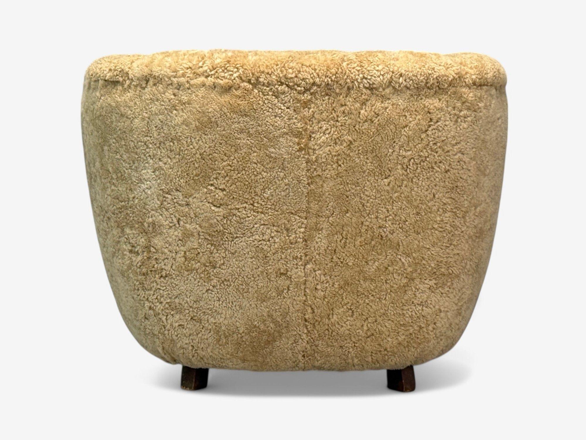 Dänische Moderne, Buche, Honey Schafsfell, Banana Style Tub Chair, Dänemark, 1930er Jahre im Angebot 3