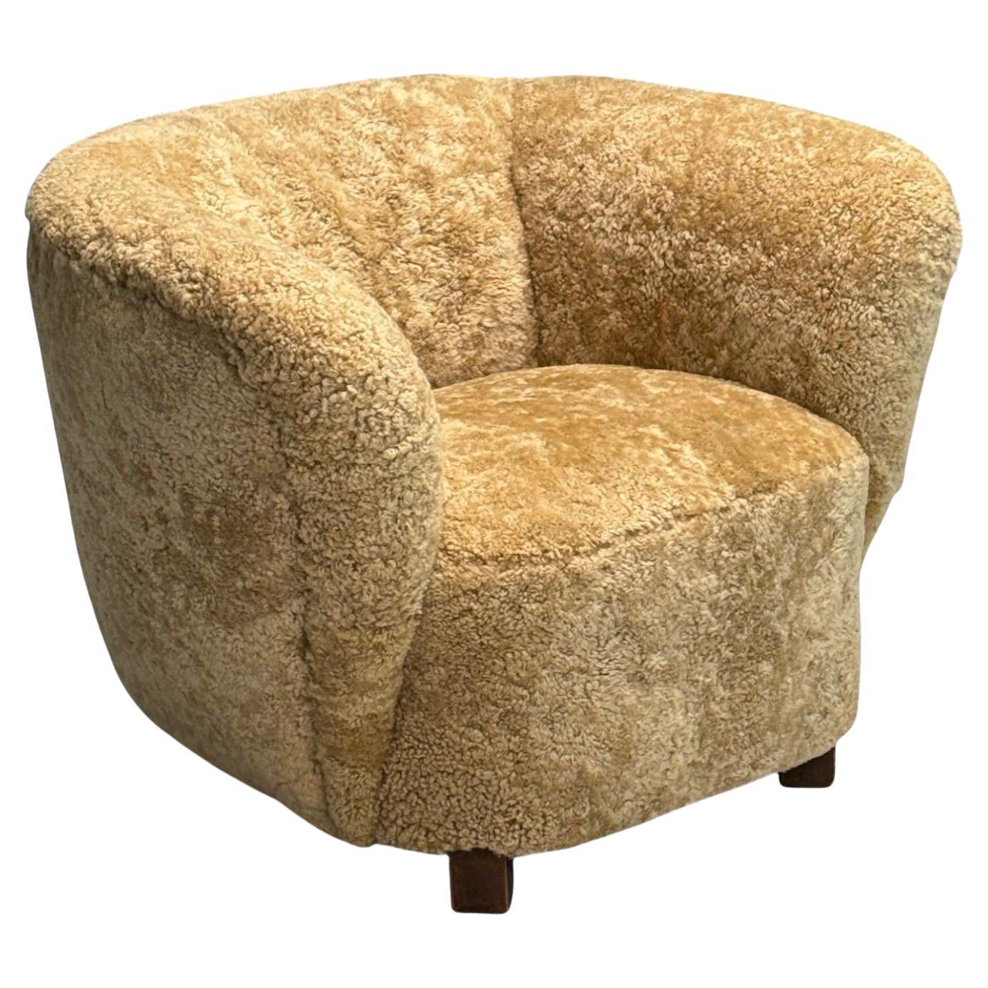 Dänische Moderne, Buche, Honey Schafsfell, Banana Style Tub Chair, Dänemark, 1930er Jahre im Angebot