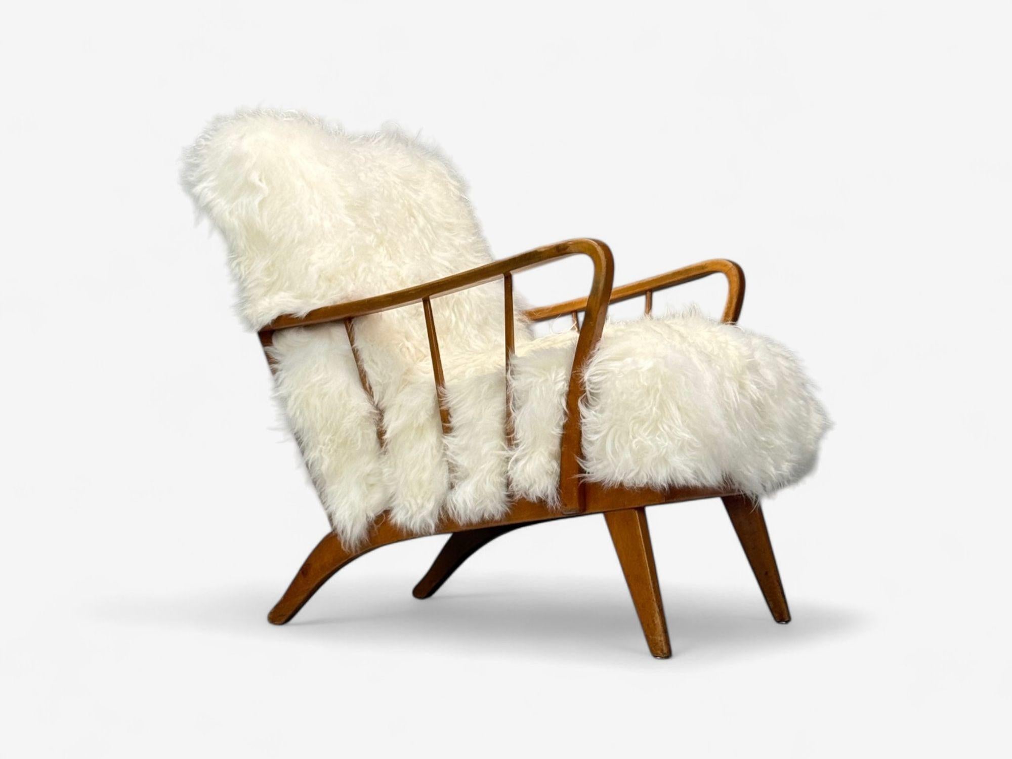 Dänische Moderne, Buche, Mongolenfell, Loungesessel, Dänemark, 1950er Jahre im Zustand „Gut“ im Angebot in Manhasset, NY