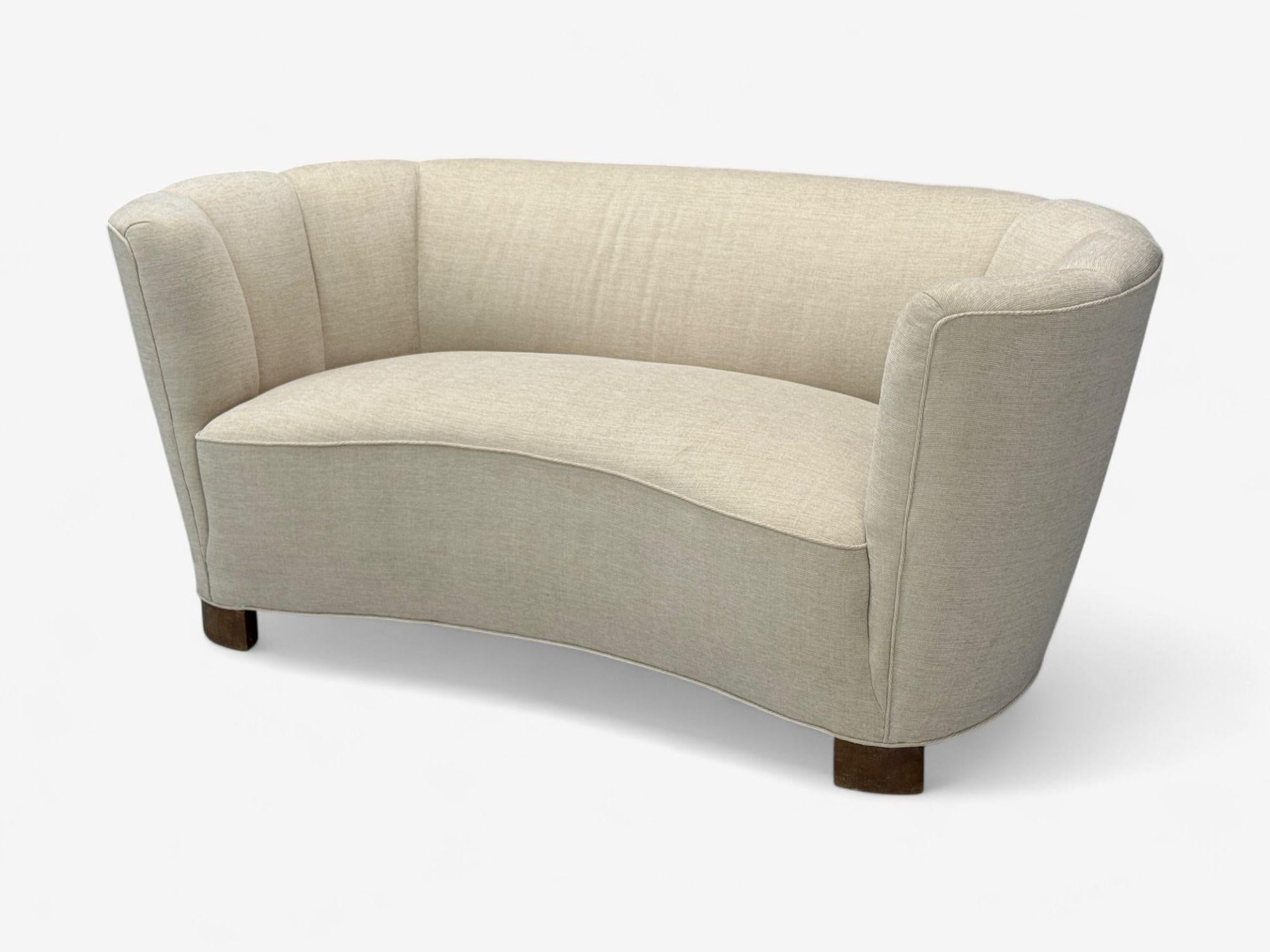 Danese Divano moderno danese, tessuto beige, Oak, Banana, Danimarca, anni '40 in vendita