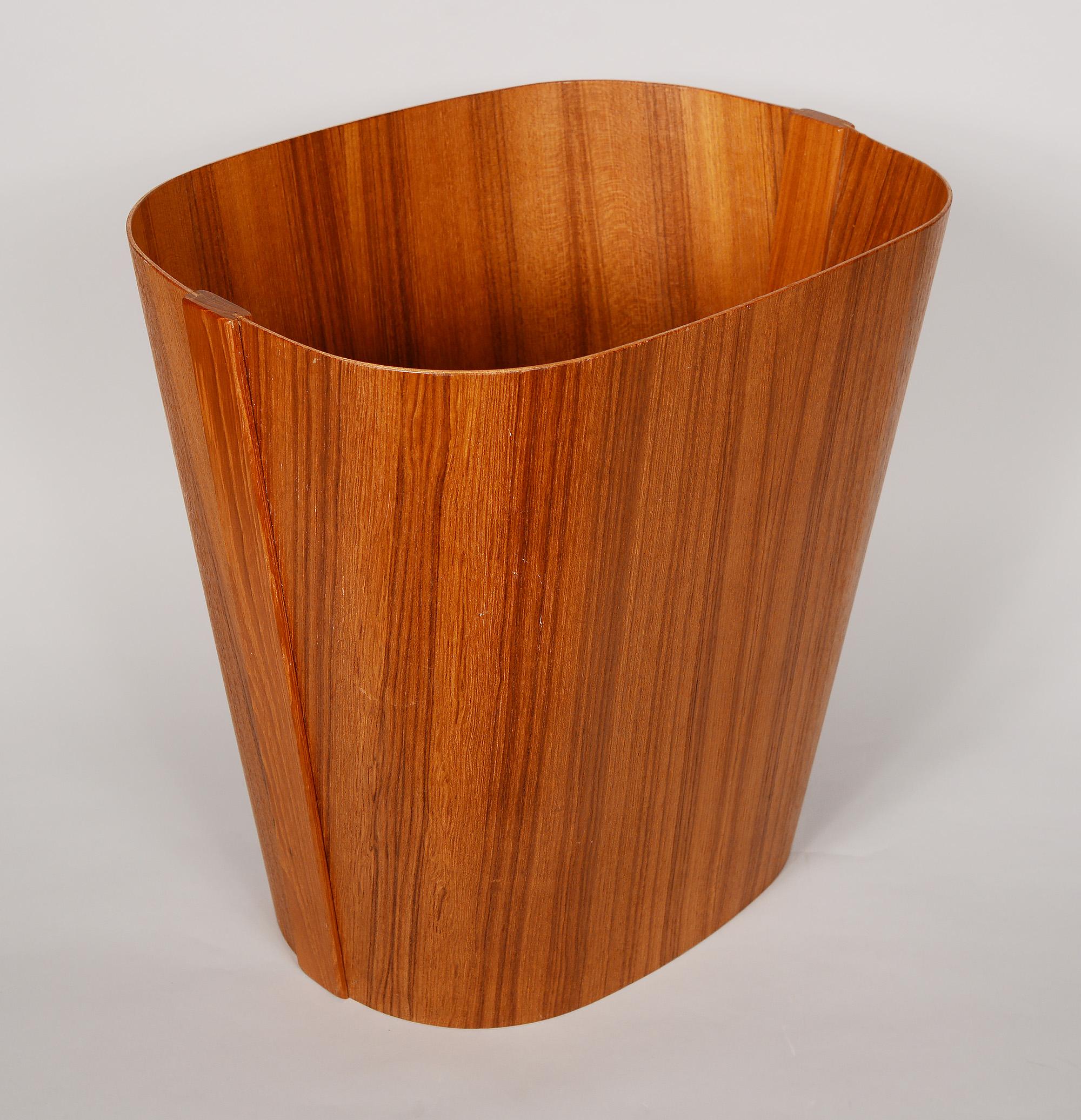 Bent teak plywood waste basket by Beni Mobler. This has a solid teak strip on each side that joins the two pieces of plywood together. There are a couple of small nicks to the edges and a few light scratches.