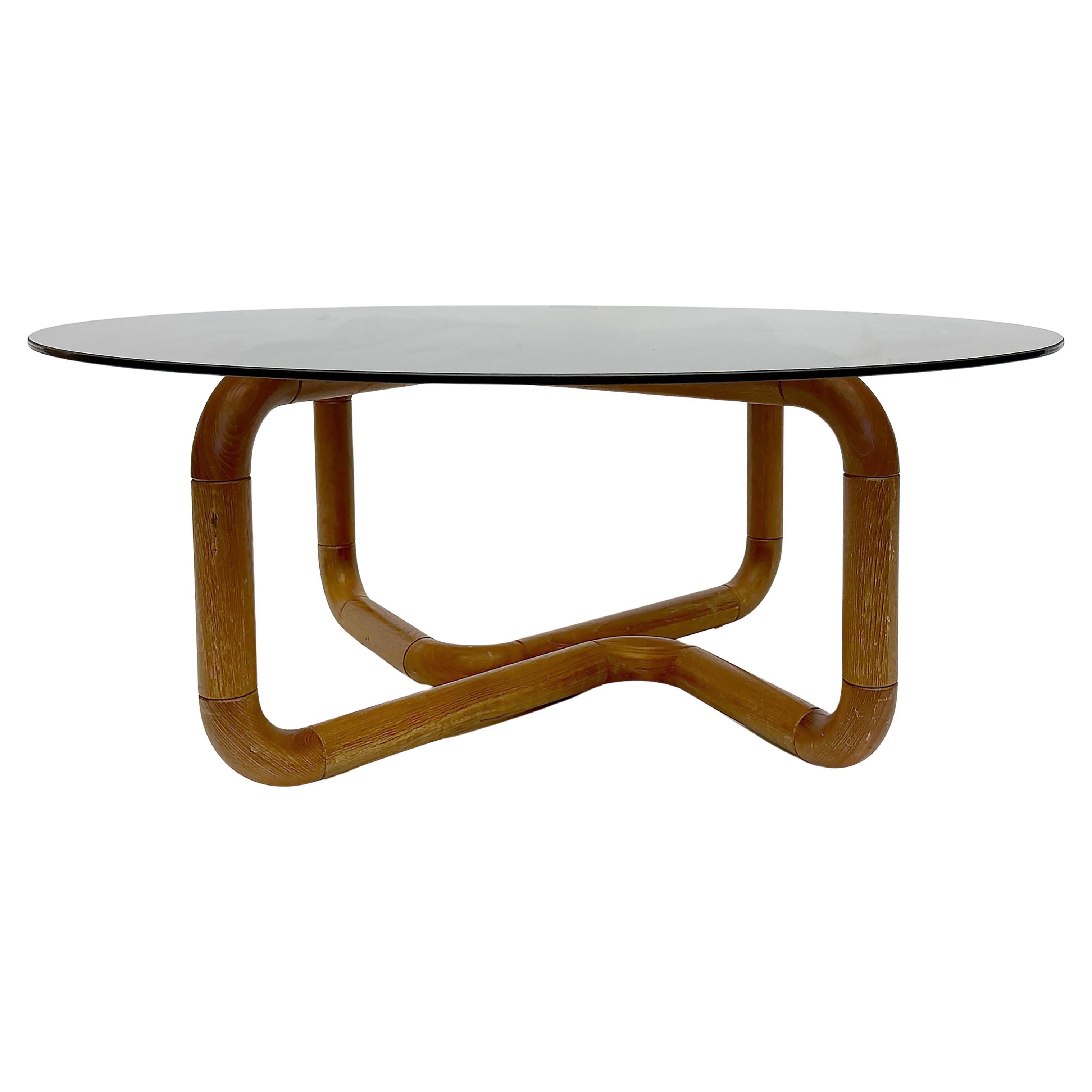 Mesa baja biomórfica danesa de teca, tapa de cristal ahumado Uldum Møbelfabrik en venta