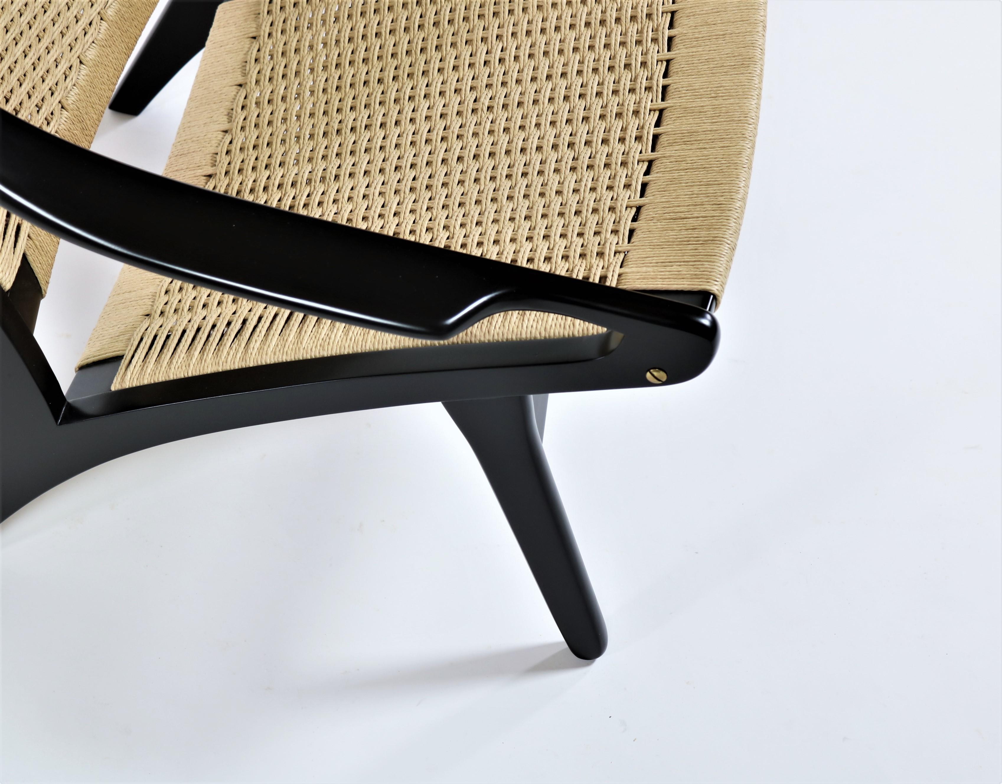 Scandinave moderne Chaise moderne danoise en hêtre laqué noir et chaise longue par Illum Wikkelsø, années 1950 en vente