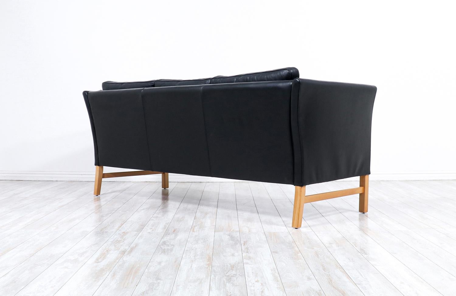 Danish Modern Black Leather 3-Seater Sofa by Svend Skipper In Excellent Condition In Los Angeles, CA