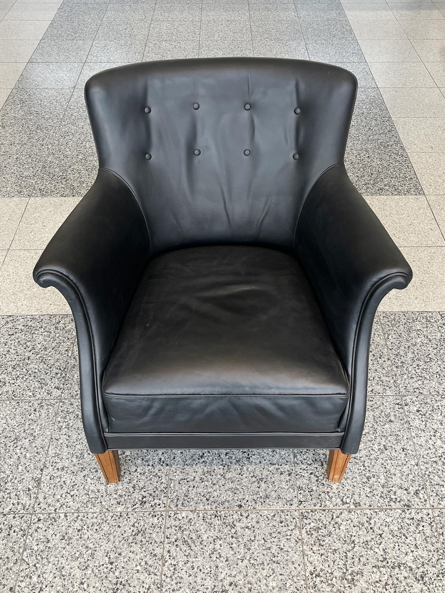 Fauteuil moderne danois en cuir noir de Frits Henningsen Bon état - En vente à New York, NY