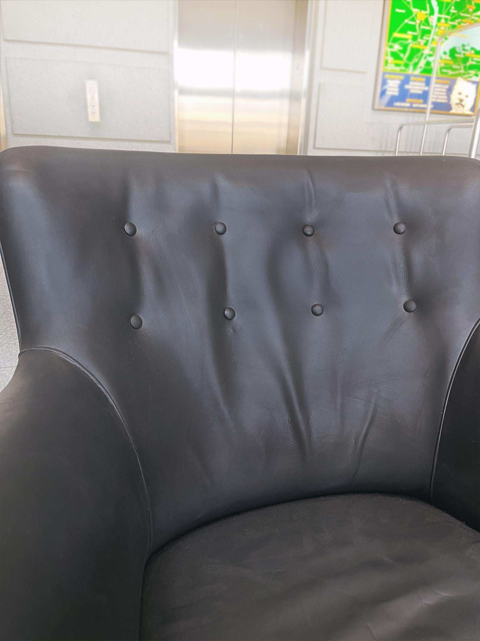 Cuir Fauteuil moderne danois en cuir noir de Frits Henningsen en vente