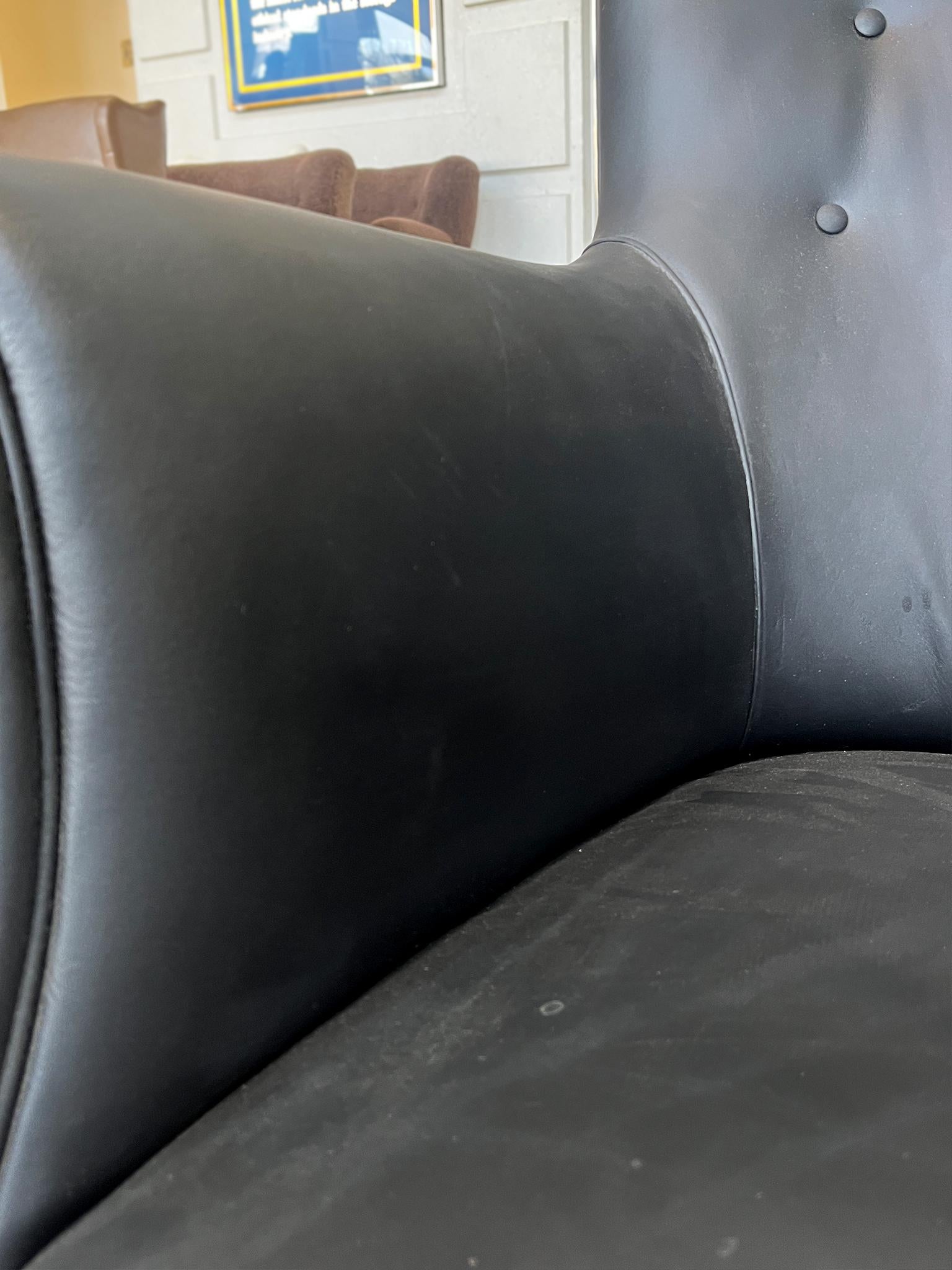 Fauteuil moderne danois en cuir noir de Frits Henningsen en vente 2