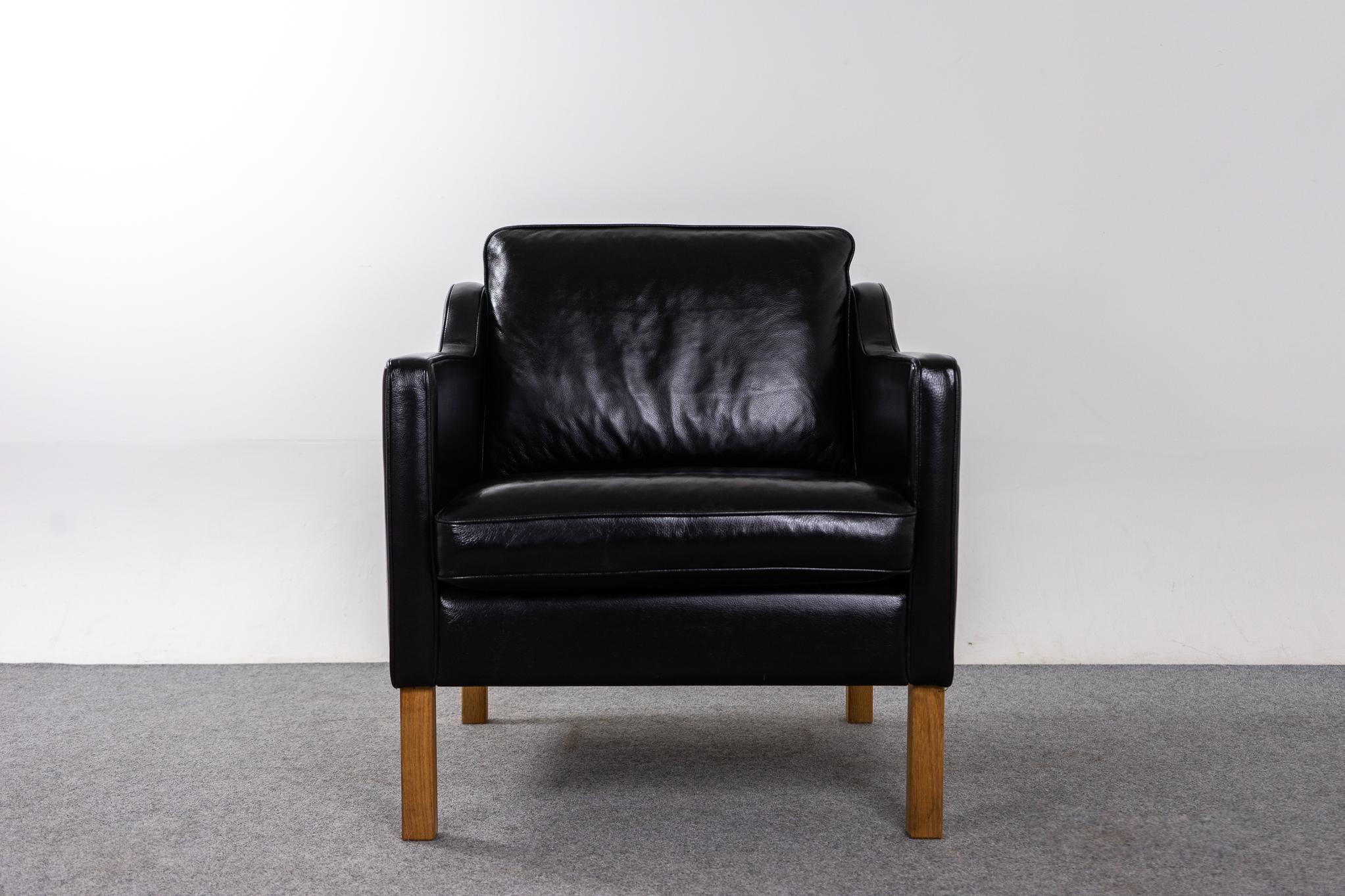 Leather Danish modern easy chair, circa 1960's. Clean modern lines with contrasting oak legs. Leather has been cleaned & conditioned, some marks consistent with age, seat has minor scratches. Great overall construction and quality.

*PLEASE NOTE: