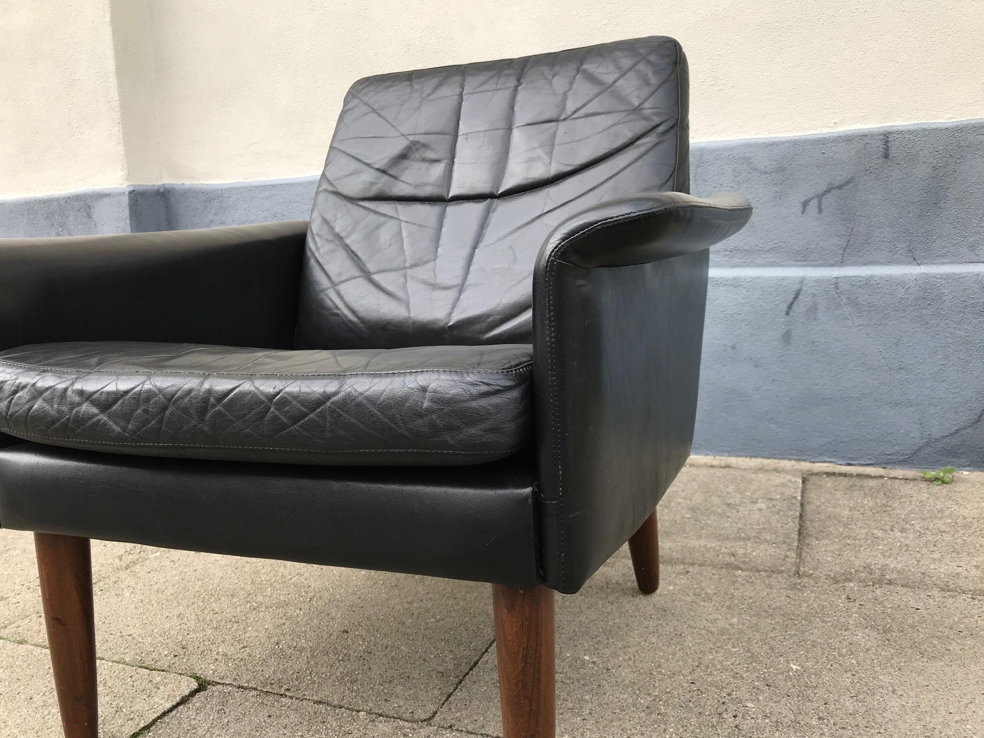 Mid-Century Modern Danish Modern Black Leather Lounge Chair by Hans Olsen for CS Mobelfabrik, 1960s For Sale