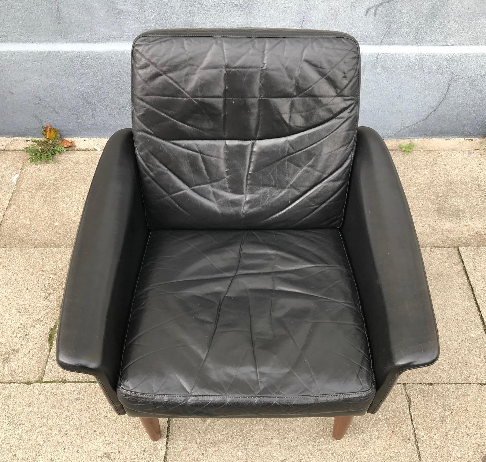 Danish Modern Black Leather Lounge Chair by Hans Olsen for CS Mobelfabrik, 1960s In Good Condition For Sale In Esbjerg, DK