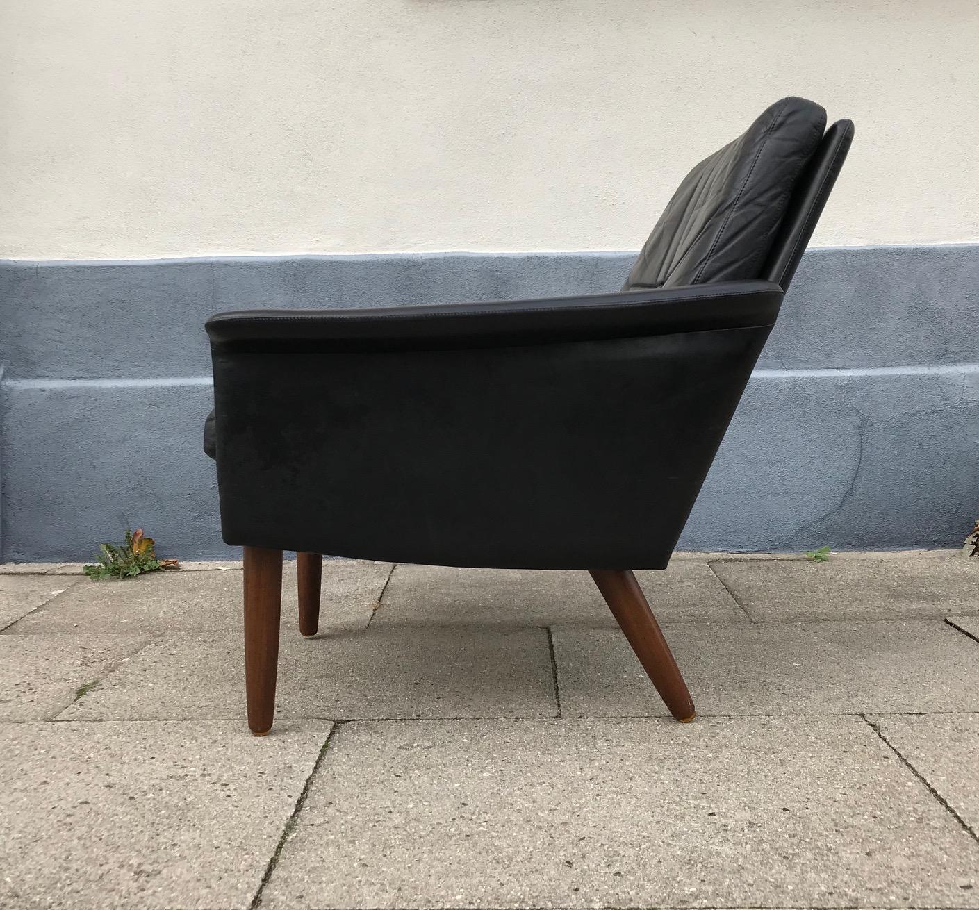 Danish Modern Black Leather Lounge Chair by Hans Olsen for CS Mobelfabrik, 1960s For Sale 1
