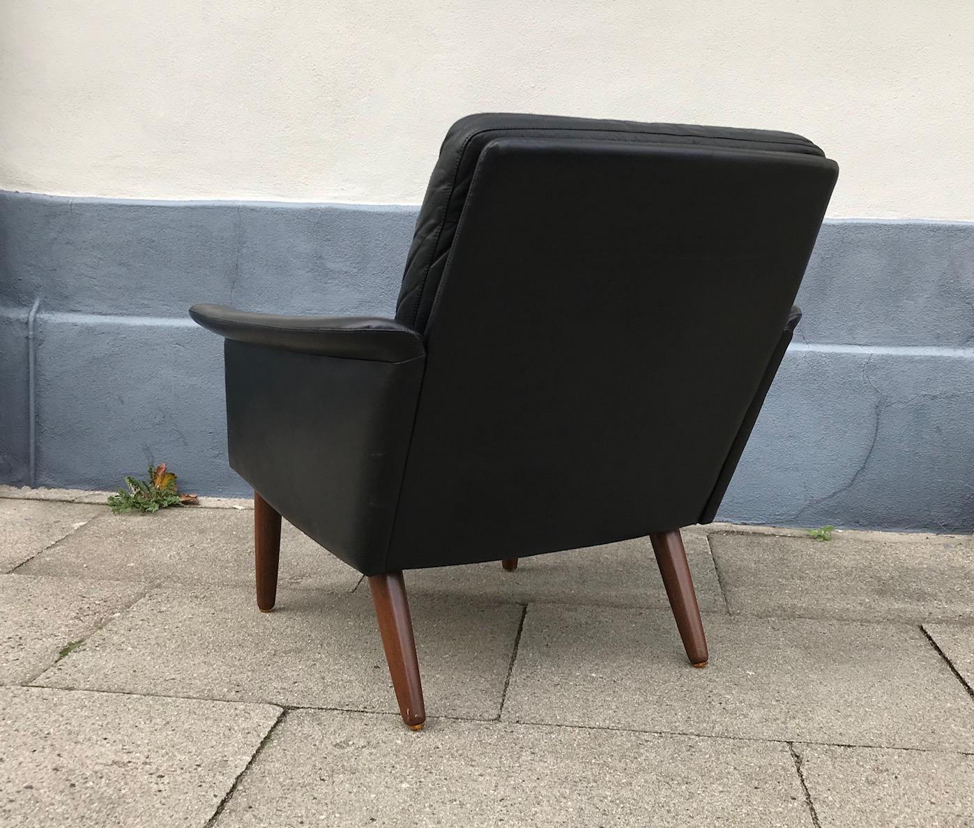 Danish Modern Black Leather Lounge Chair by Hans Olsen for CS Mobelfabrik, 1960s For Sale 2