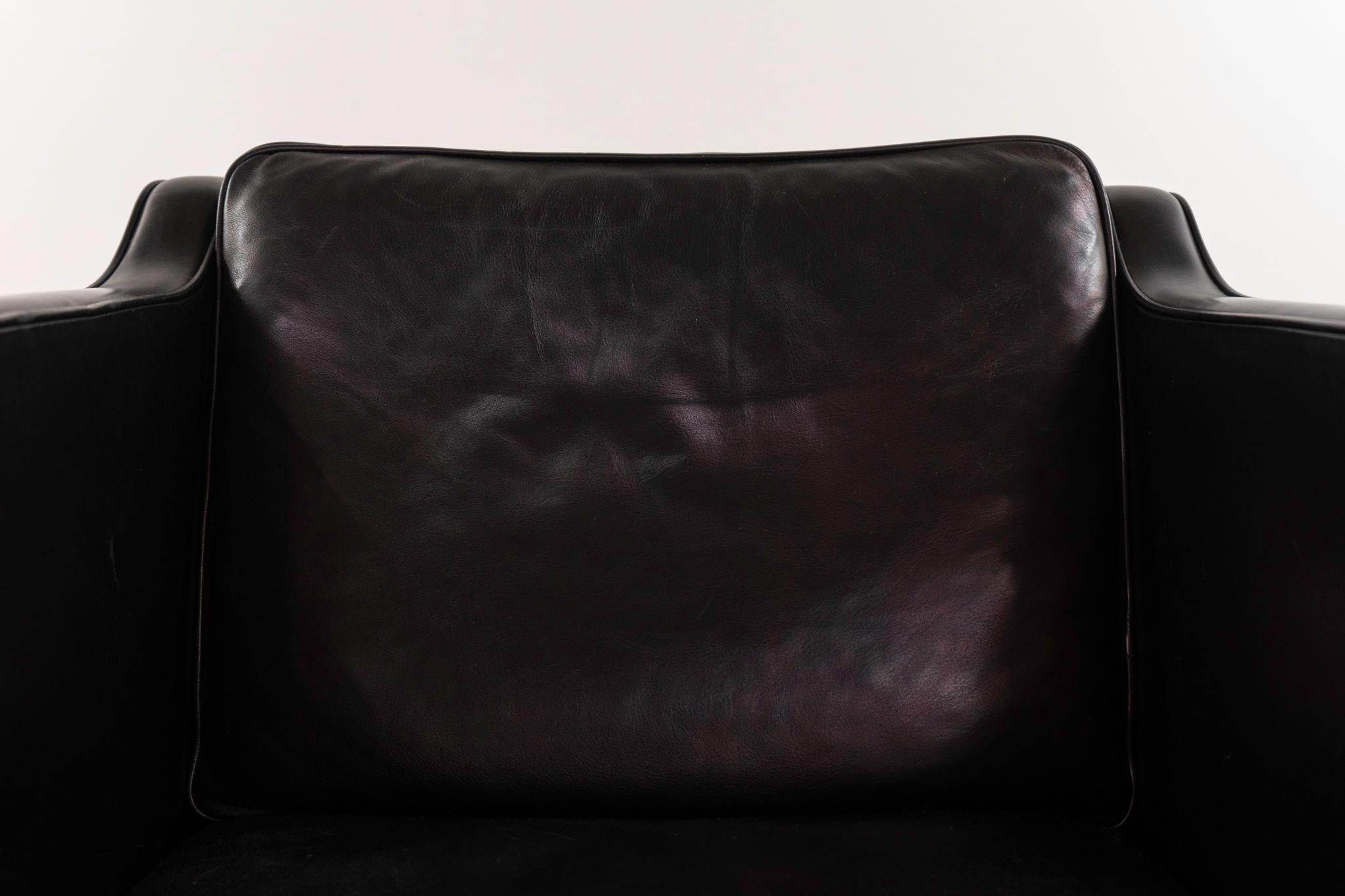 Danish Modern Black Leather Lounge Chair In Good Condition For Sale In VANCOUVER, CA