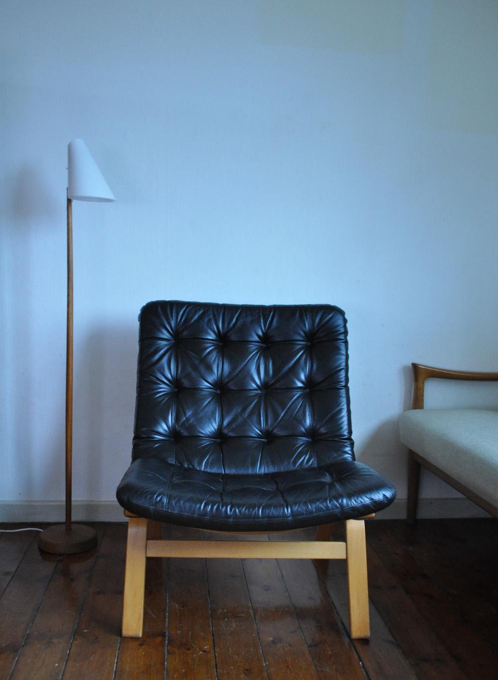 20th Century Danish Modern Black Leather Lounge Chair For Sale