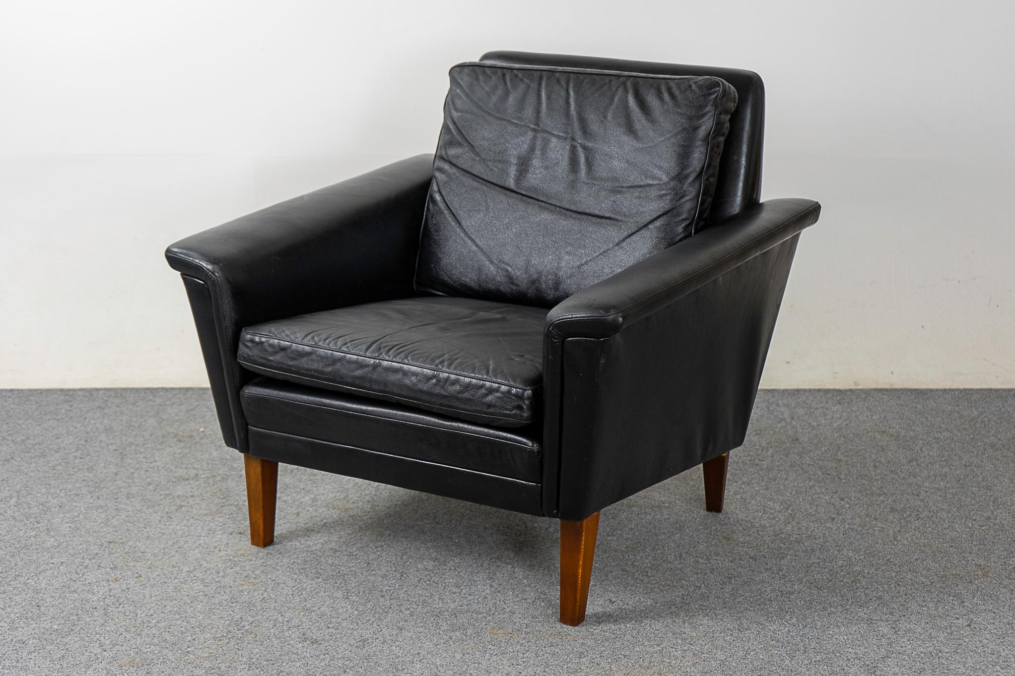 Danish Modern Black Leather Lounge Chair For Sale 3
