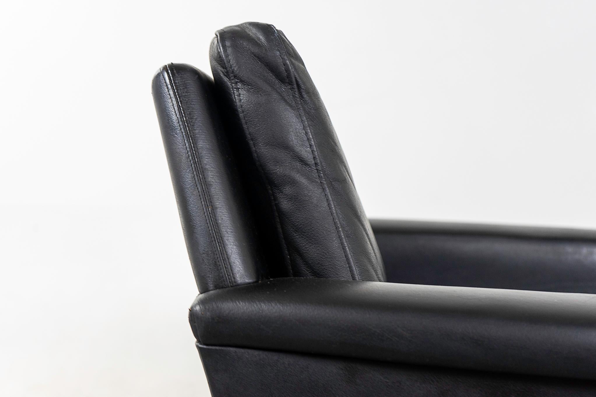 Danish Modern Black Leather Lounge Chair For Sale 4