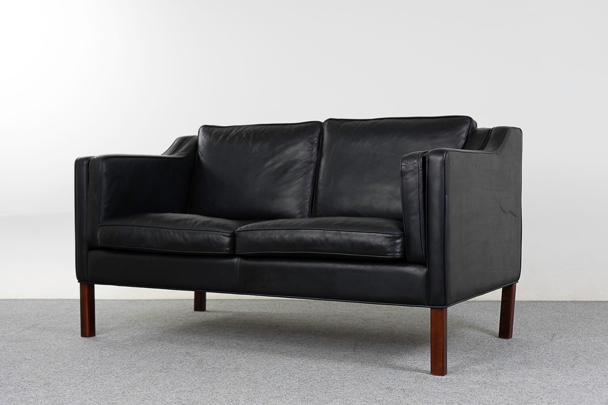 Danish Modern Black Leather Loveseat In Good Condition For Sale In VANCOUVER, CA