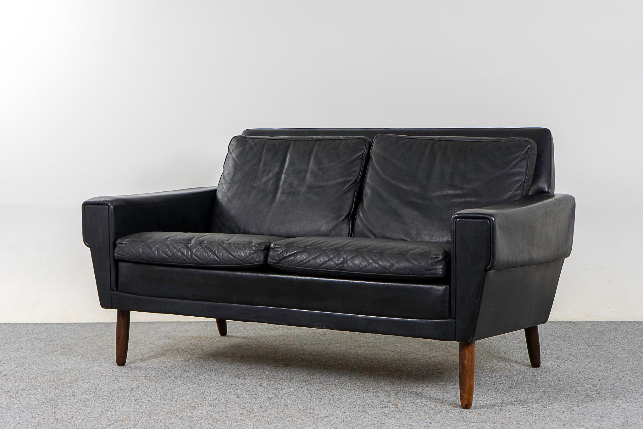 Danish Modern Black Leather Loveseat  In Good Condition In VANCOUVER, CA