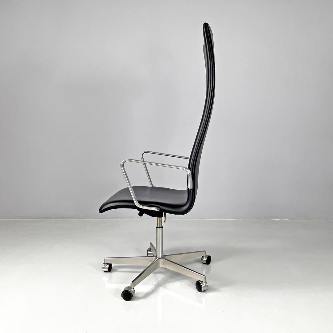 Danish modern black office chair Oxford by Arne Jacobsen for Fritz Hansen, 2004 In Good Condition For Sale In MIlano, IT