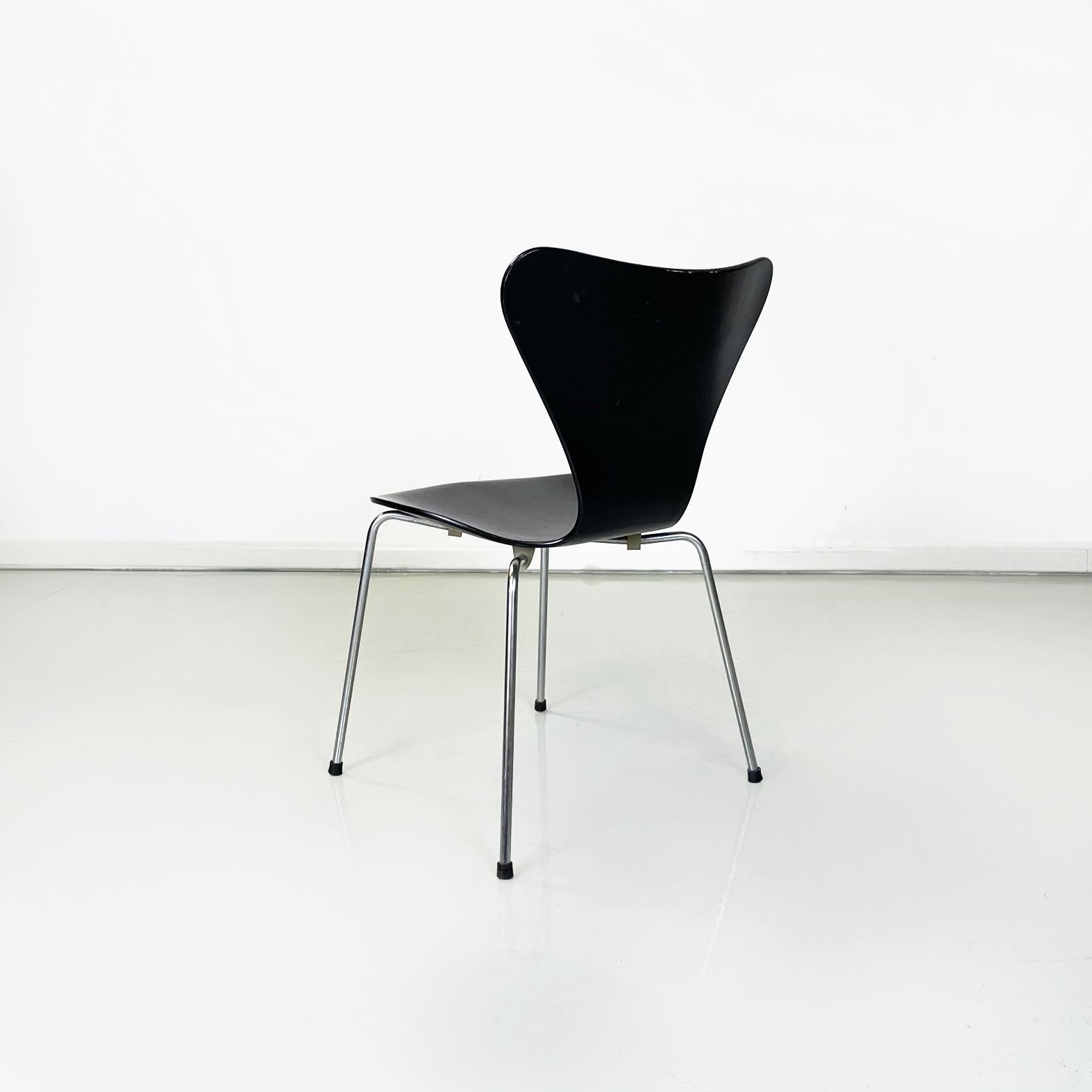 Late 20th Century Danish modern Black wood Chairs 7 Series by Jacobsen for Fritz Hansen, 1970s For Sale