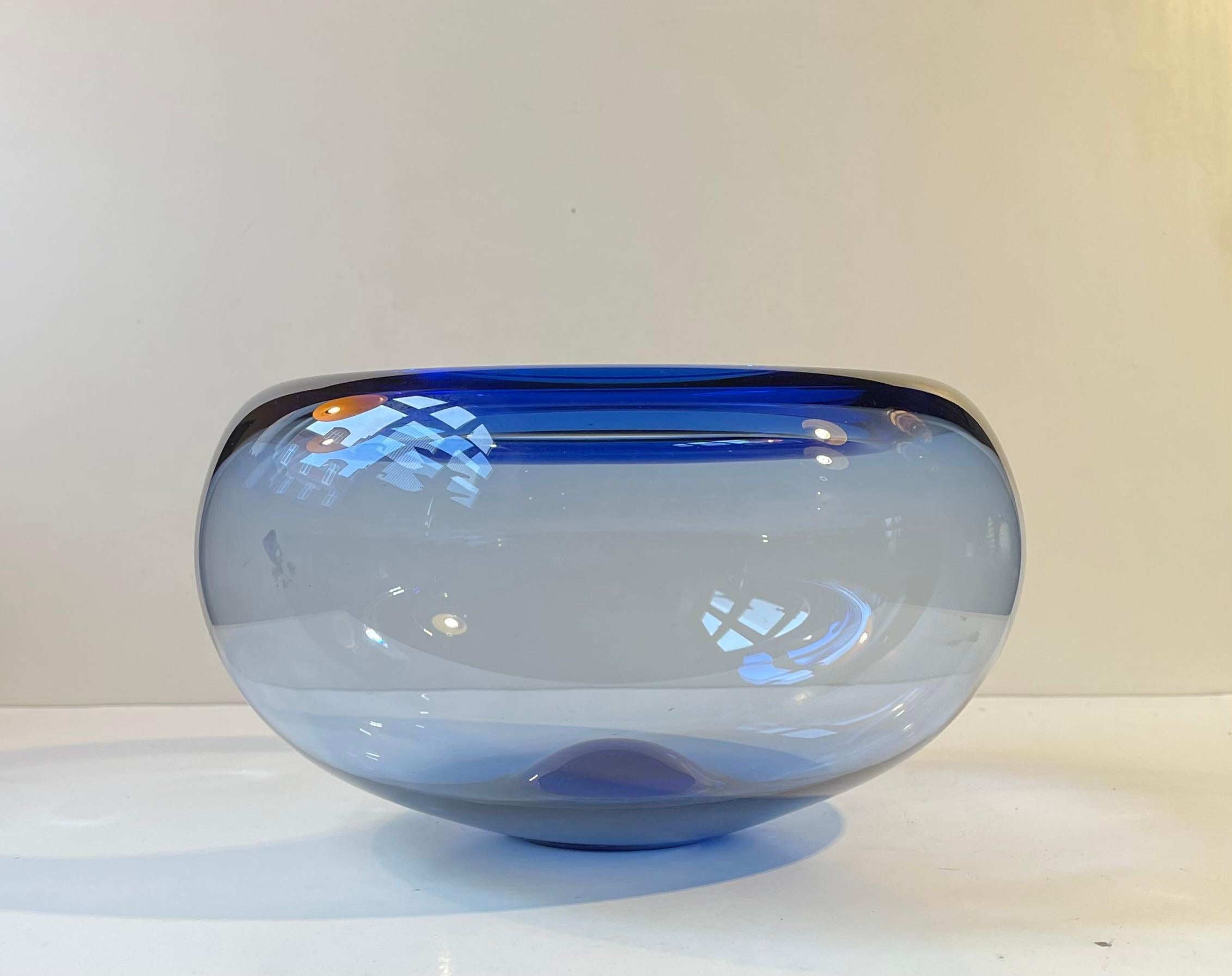 Cuenco danés moderno de cristal azul de Per Lütken para Holmegaard, años 70 Danés en venta