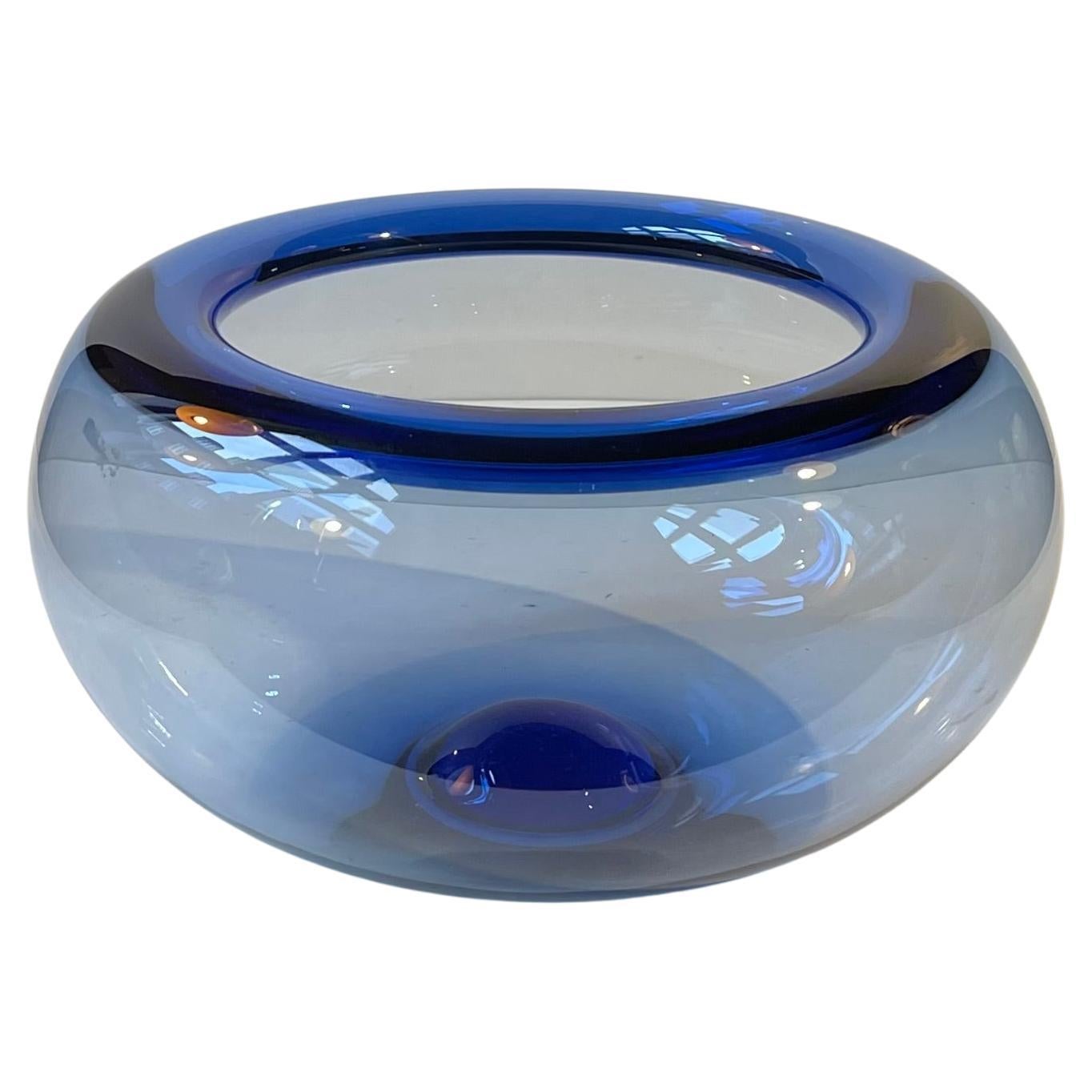 Ciotola moderna danese in vetro blu da centrotavola di Per Lütken per Holmegaard, anni 
70