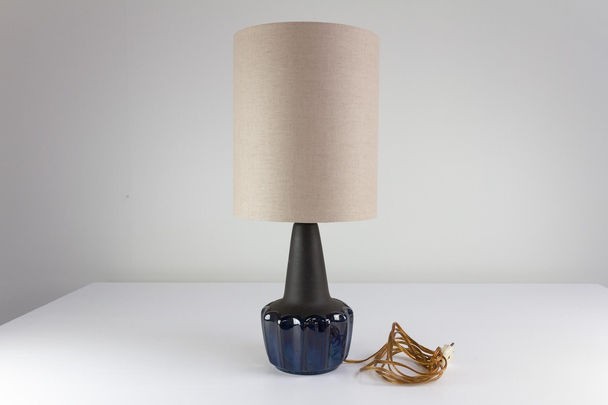 Danish Modern Blue Ceramic Table Lamp 1051 by Einar Johansen for Søholm, 1960s. For Sale 4