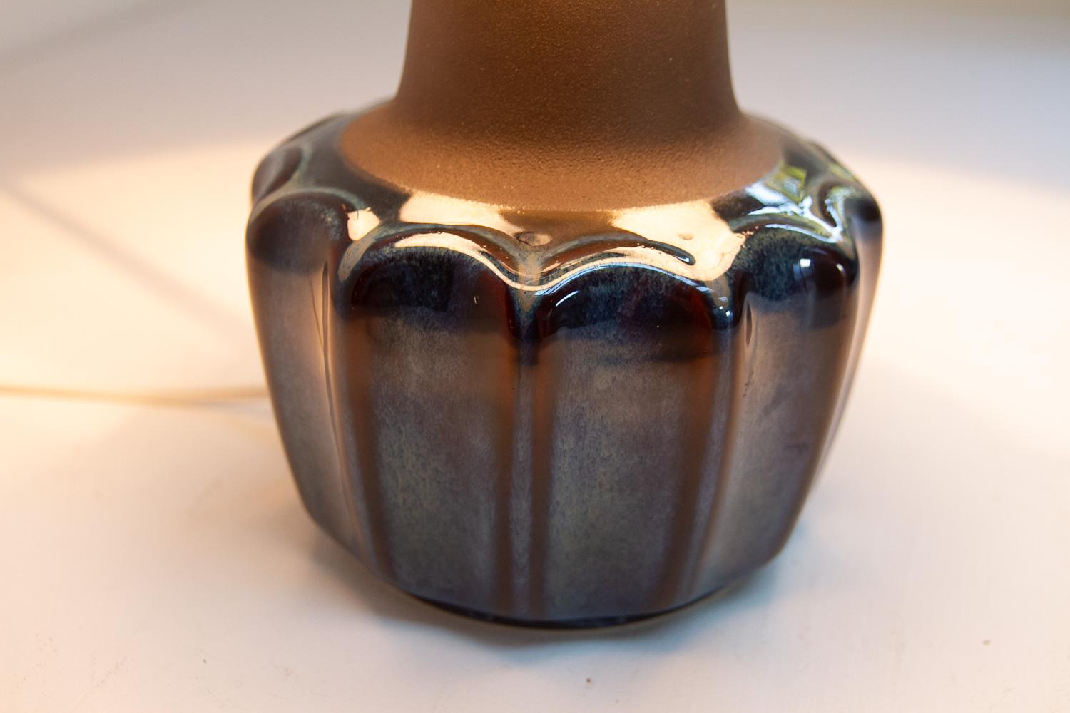 Lámpara de sobremesa danesa moderna de cerámica azul 1051 de Einar Johansen para Søholm, años 60. en venta 6