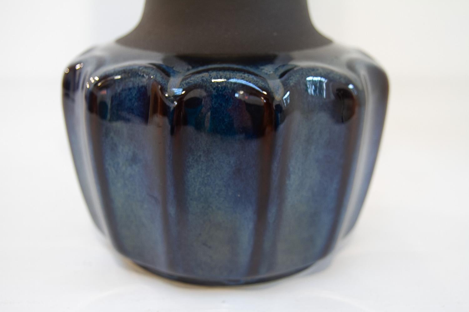 Lámpara de sobremesa danesa moderna de cerámica azul 1051 de Einar Johansen para Søholm, años 60. en venta 7