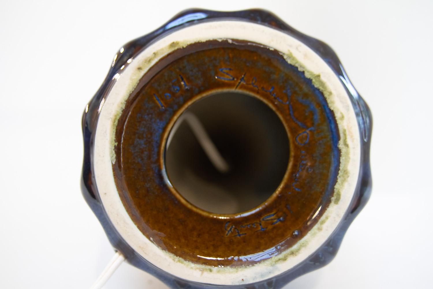 Lámpara de sobremesa danesa moderna de cerámica azul 1051 de Einar Johansen para Søholm, años 60. en venta 9