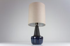 Lampe de table moderne danoise en céramique bleue 1051 par Einar Johansen pour Søholm, années 1960.