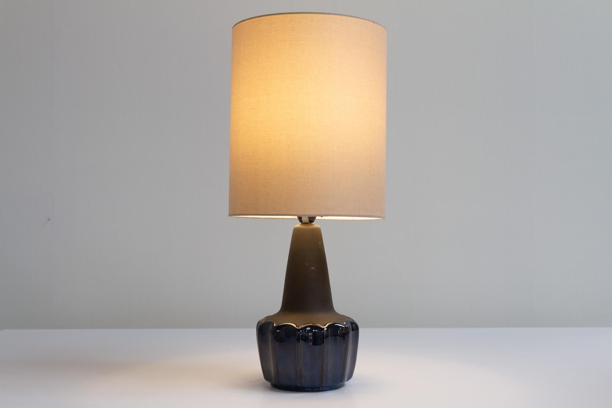 Danish Modern Blue Ceramic Table Lamp 1051 by Einar Johansen for Søholm, 1960s. For Sale 3