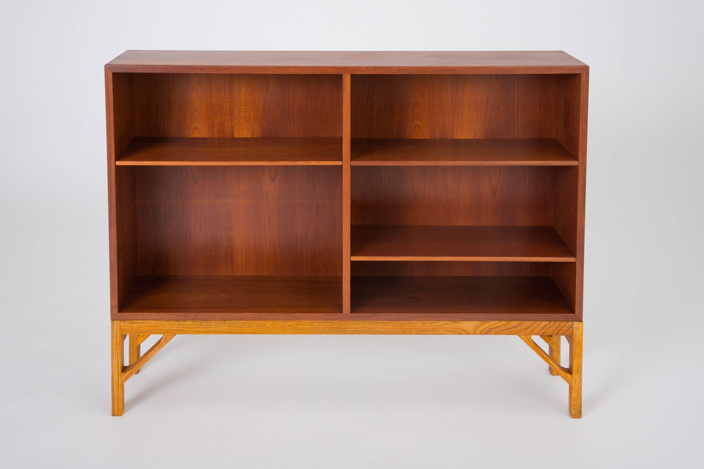 A modest but exceptionally functional bookcase designed in the 1940s by Børge Mogensen for FDB Møbler and produced in cooperation with C.M. Madsens, a cabinetmaker based in Haarby, Denmark. The case and adjustable shelves are bright teak wood, and