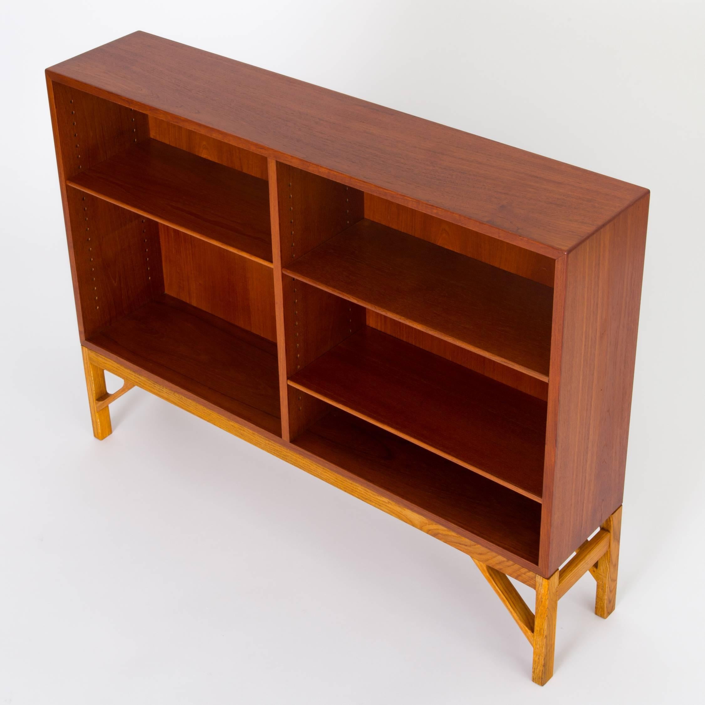 Danish Modern Bookcase in Teak and Oak by Børge Mogensen In Excellent Condition In Los Angeles, CA