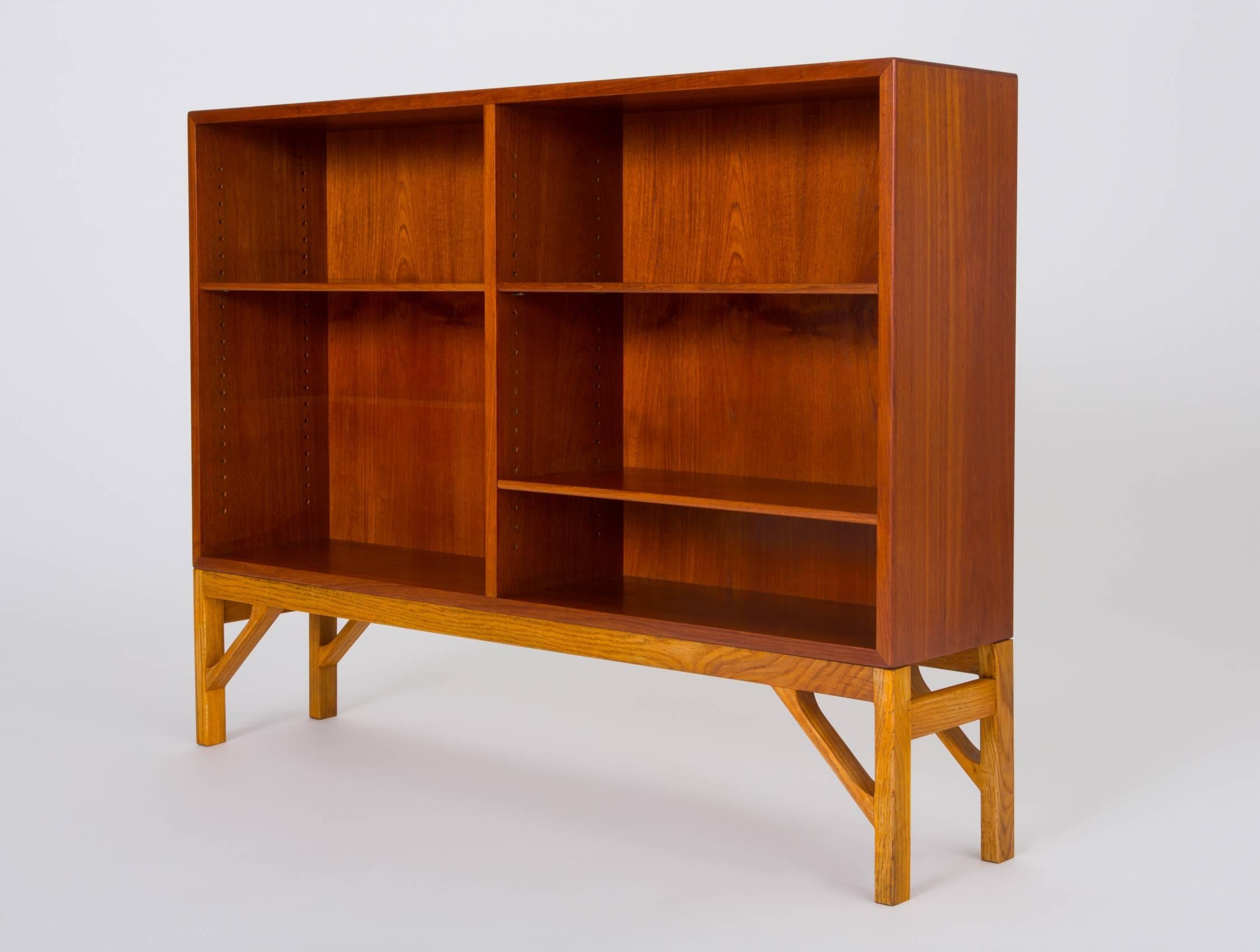 Børge Mogensen Bookcase in Teak and Oak In Excellent Condition In Los Angeles, CA