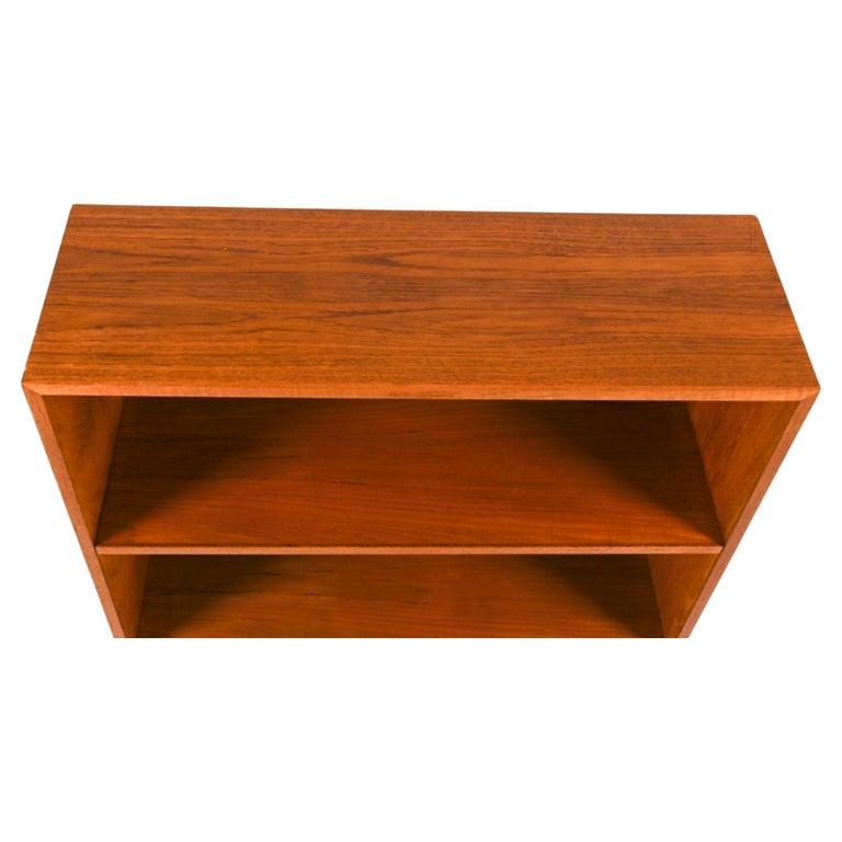 Falegnameria Libreria moderna danese in teak con ripiani regolabili in vendita