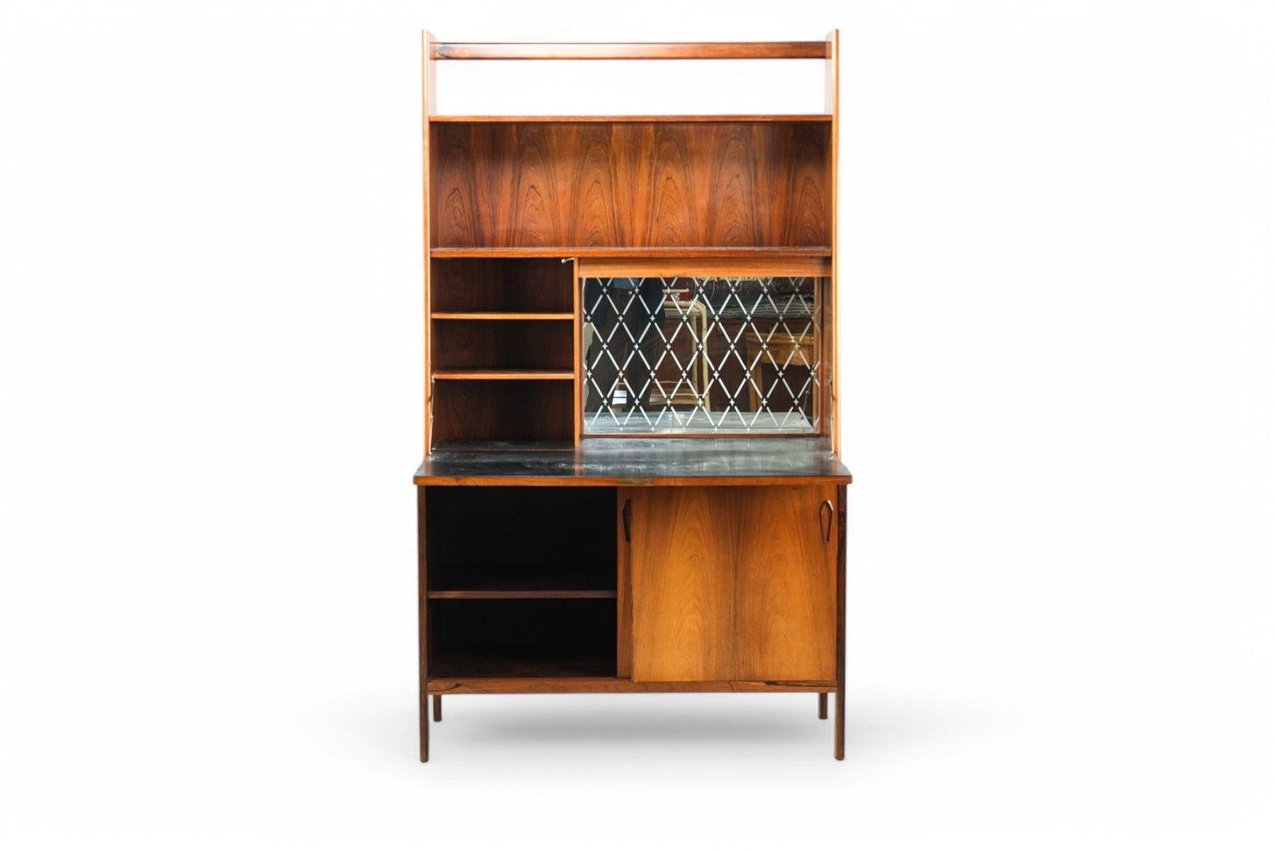 Mid-Century moderno Libreria moderna danese con mobile bar a scomparsa in vendita