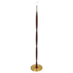 Lámpara de pie danesa moderna de latón y teca