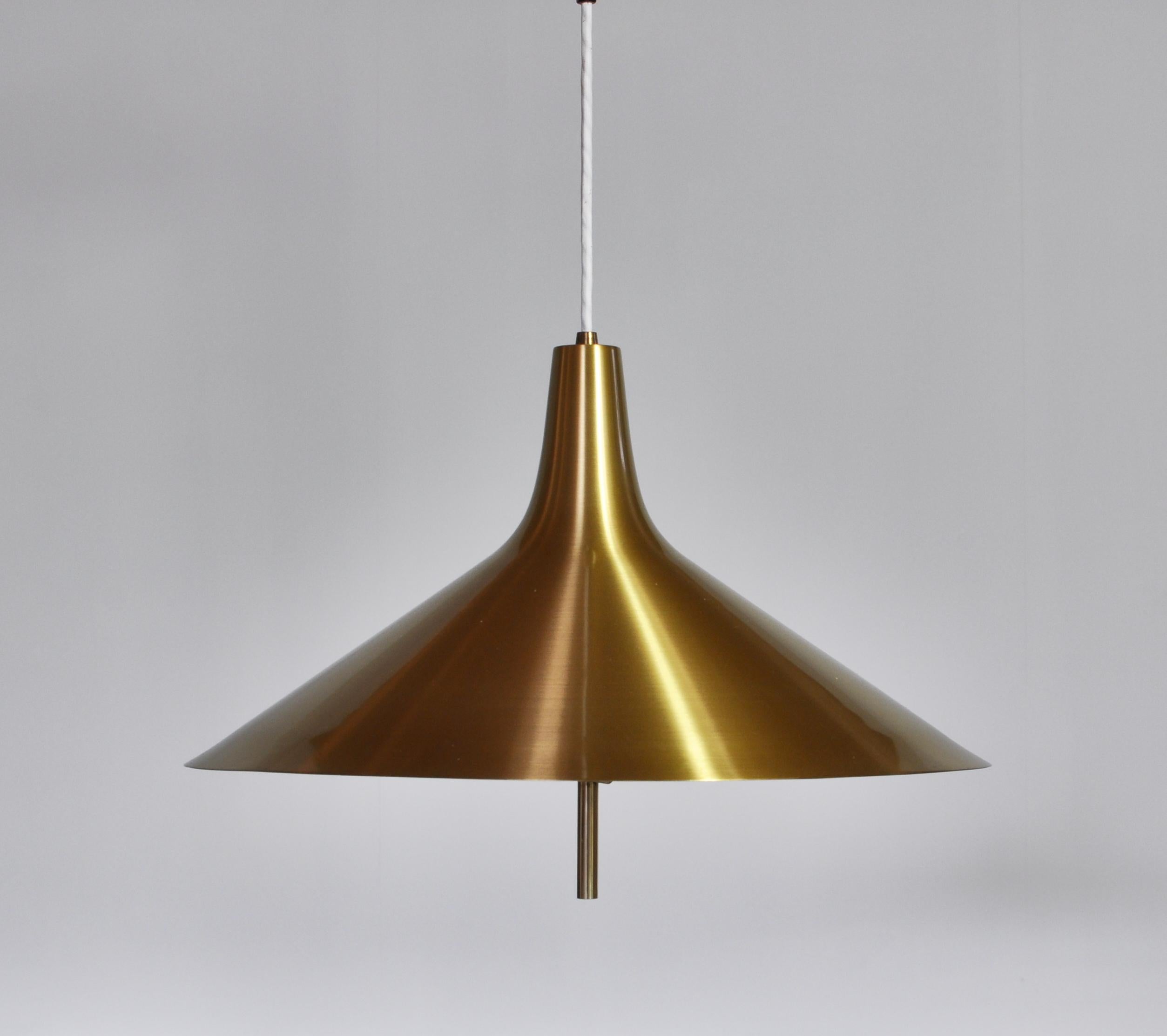 Rare and elegant brass counterweight pendant by Th. Valentiner, Copenhagen executed in solid brass. The 