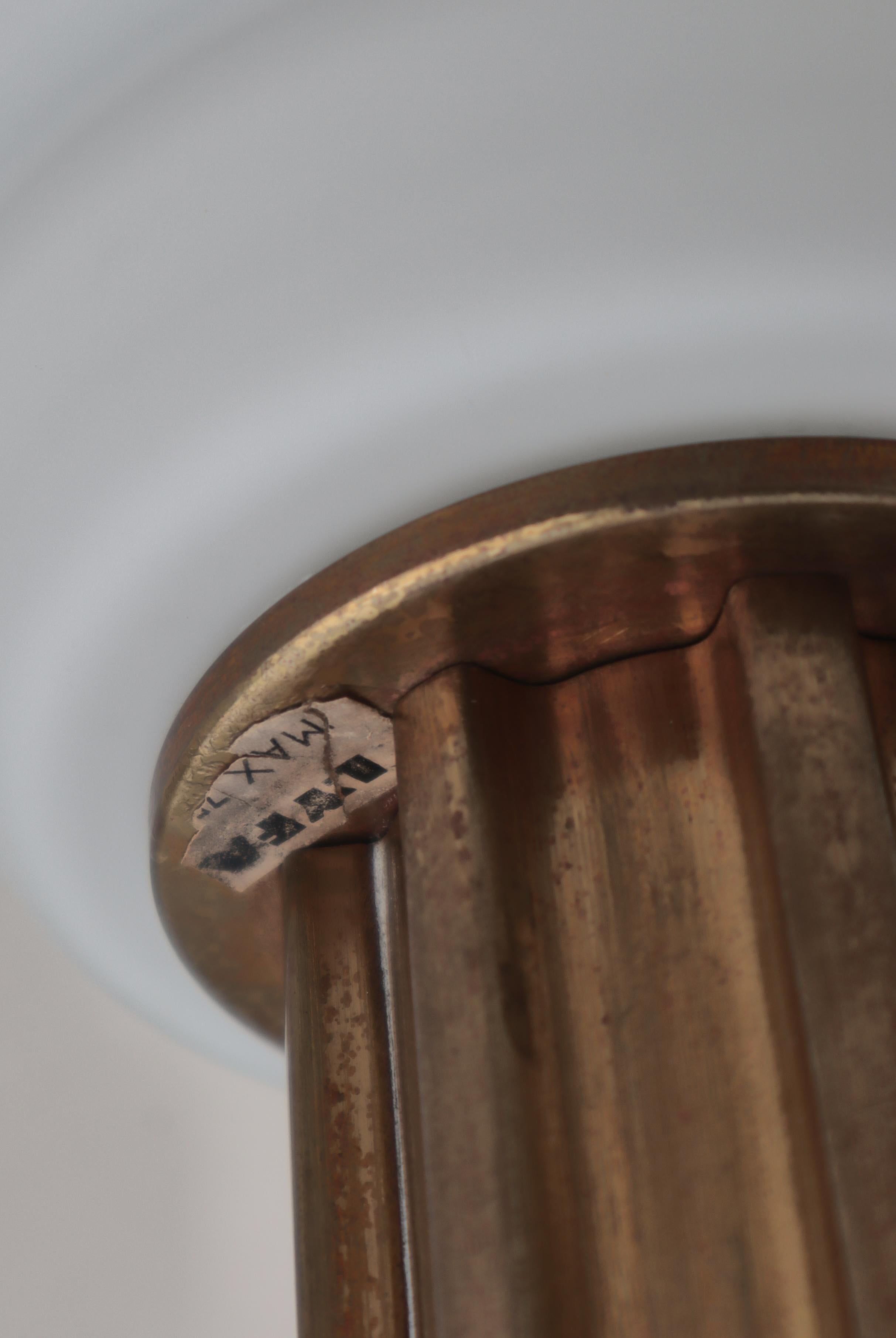 Lampe de table danoise moderne en laiton et verre par Bent Karlby pour LYFA, années 1950 en vente 10