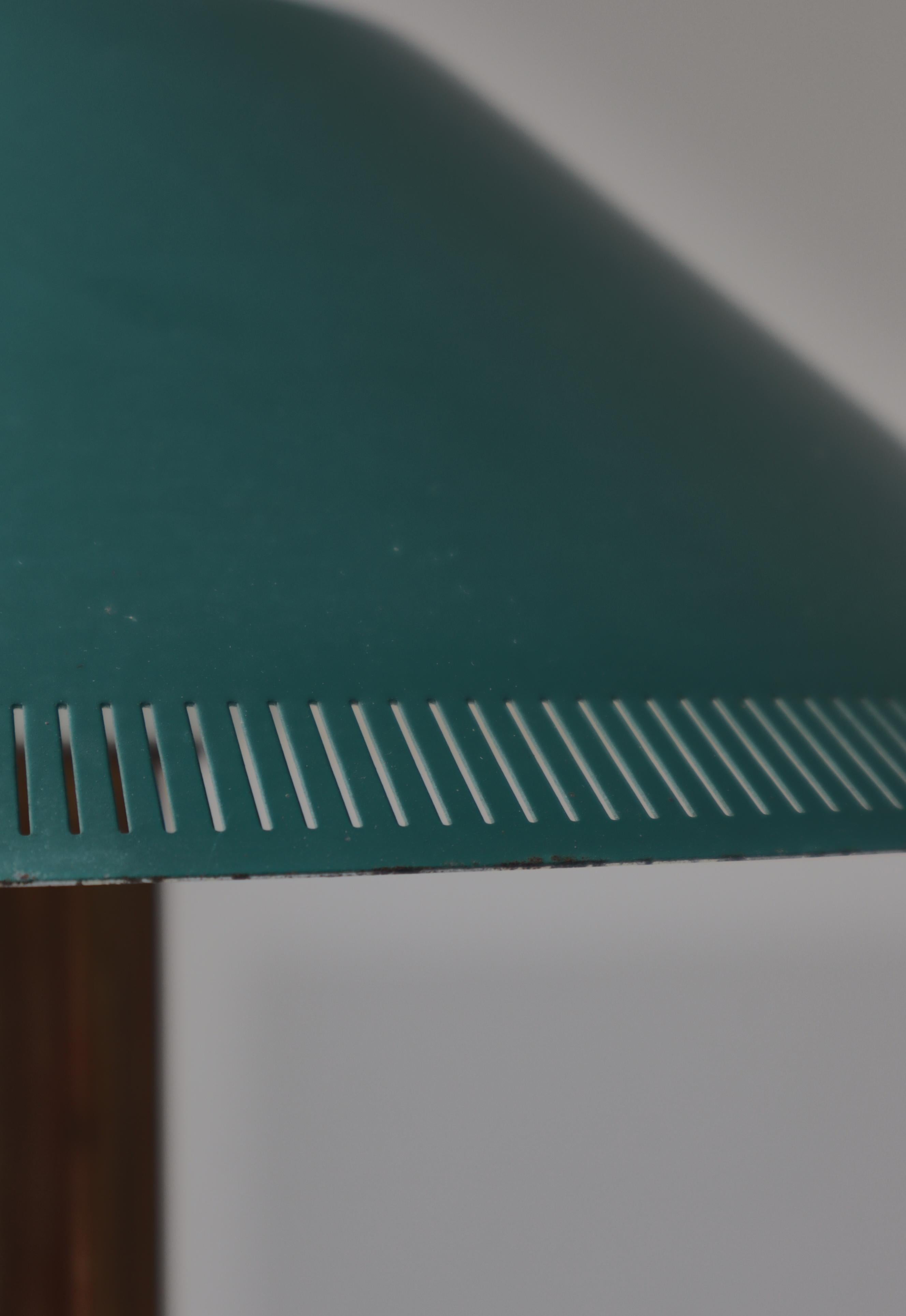 Lampe de table danoise moderne en laiton et verre par Bent Karlby pour LYFA, années 1950 en vente 2