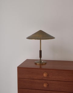 Lampada da tavolo moderna danese in ottone e mogano di Bent Karlby per LYFA, 1956