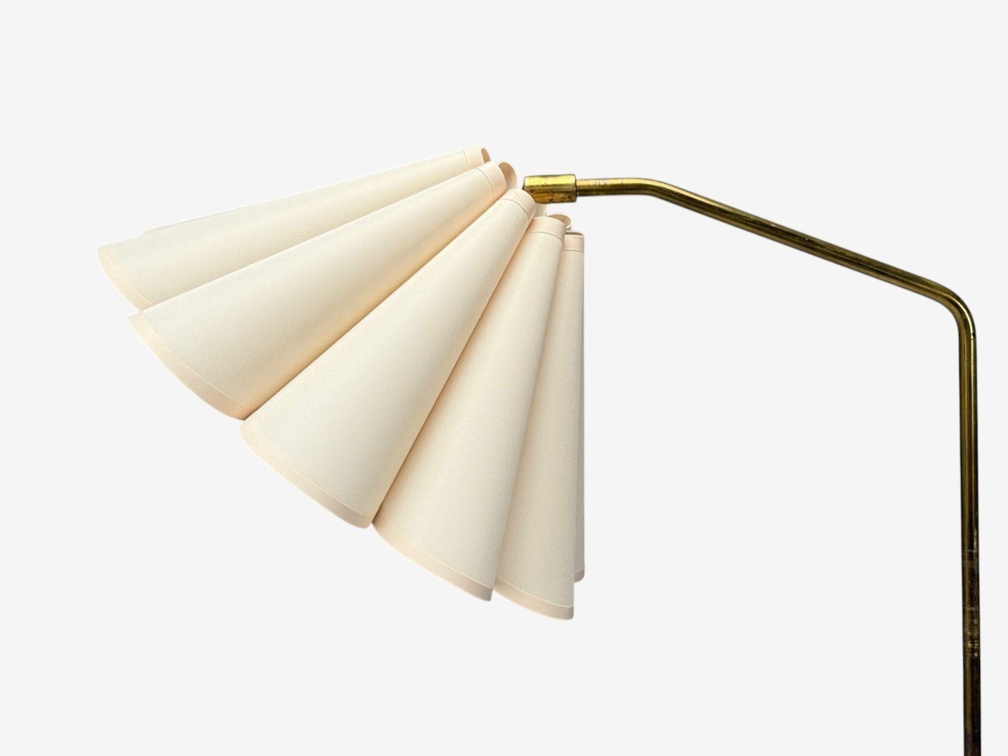 Metà XX secolo Danish Modern, Brass, Paper, Adjustable Floor Lamp, Denmark, 1960s in vendita