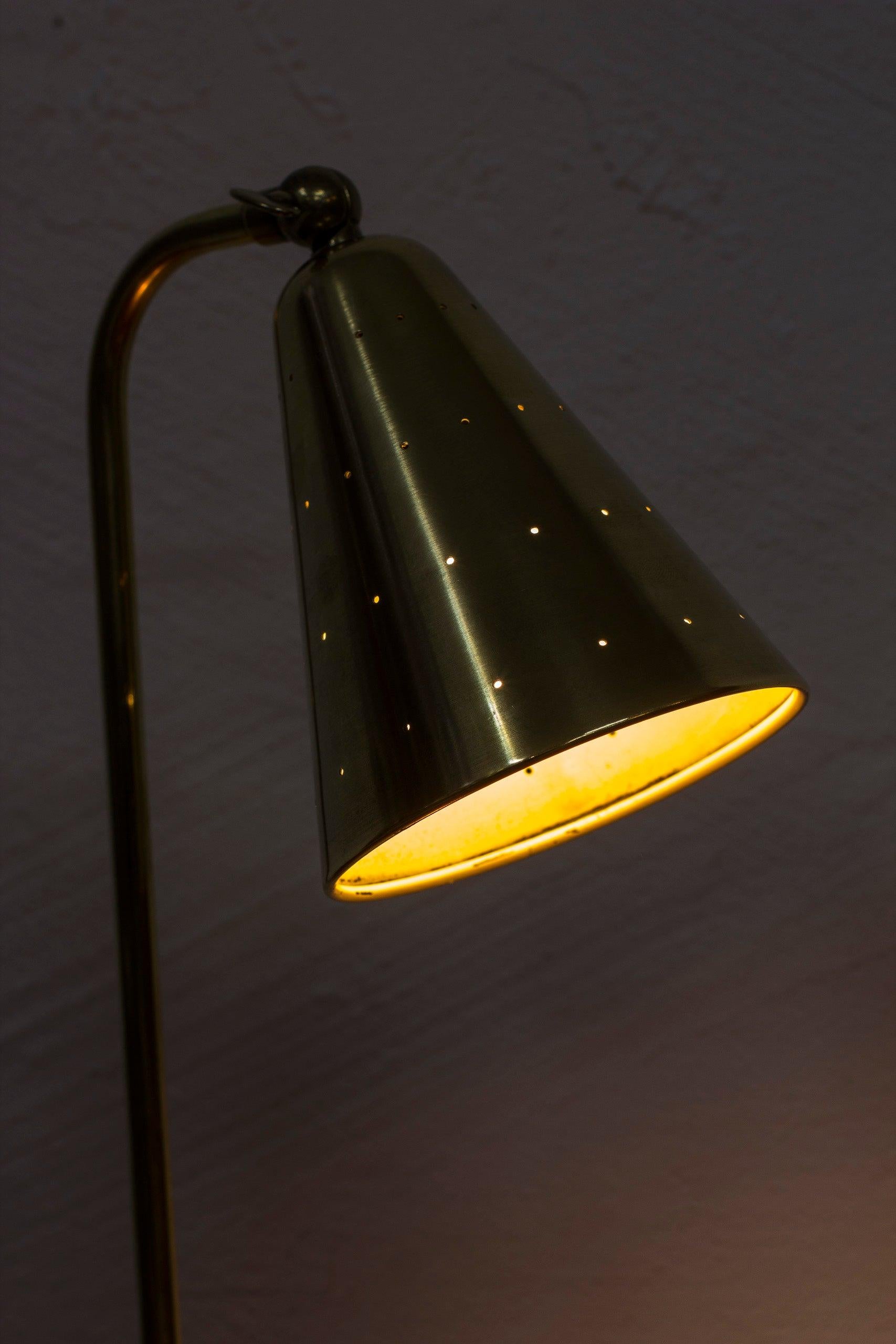 Danish modern brass Table Lamp by Svend Aage Holm Sørensen, Denmark, 1950s For Sale 6