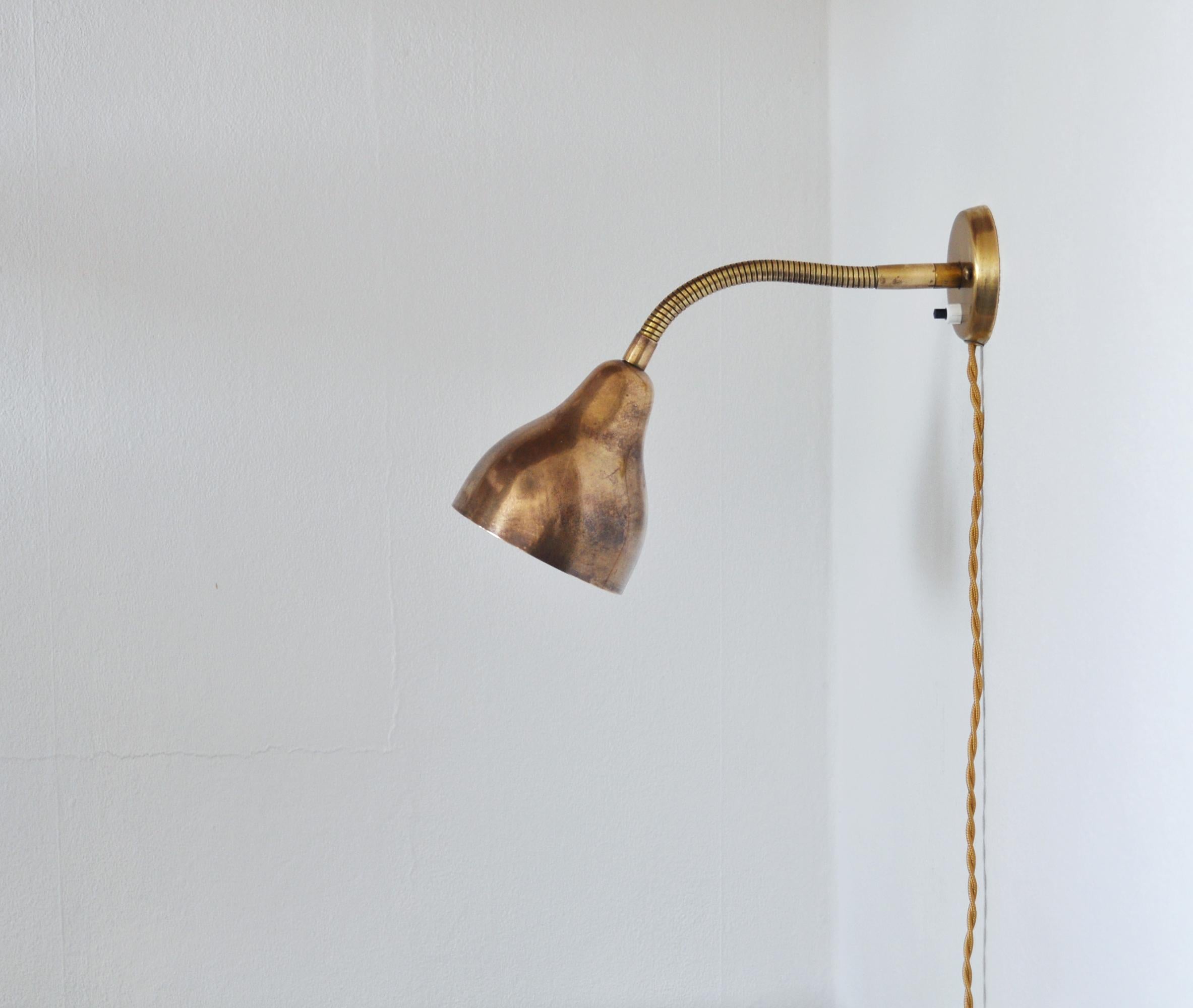 Danish Modern Brass Wall Lamp in the Style of Vilhelm Lauritzen, 1960s For Sale 5