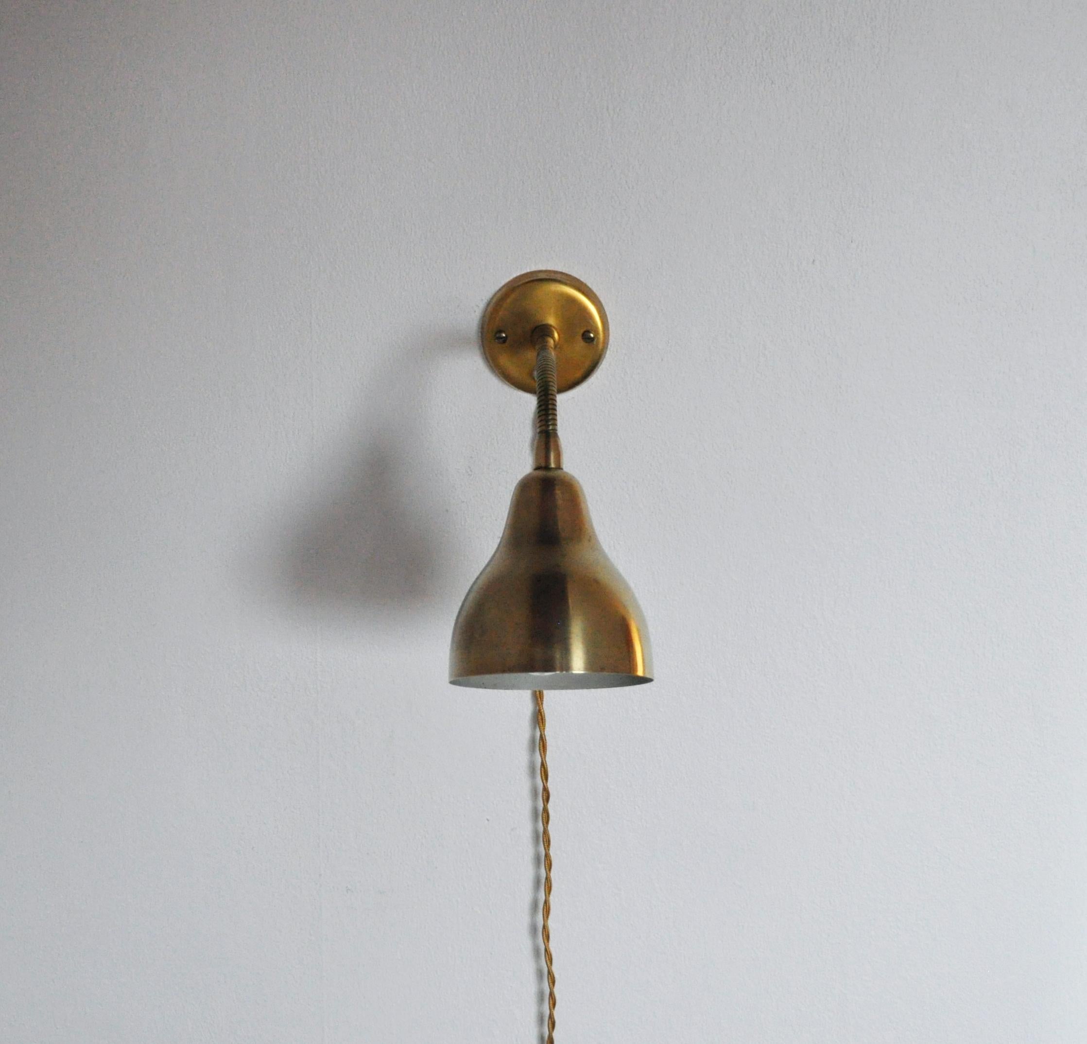 Danish Modern Brass Wall Lamp in the Style of Vilhelm Lauritzen, 1960s For Sale 1