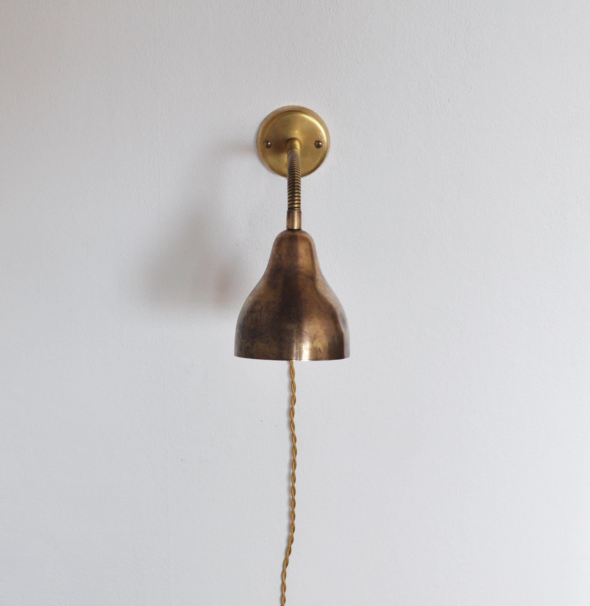 Danish Modern Brass Wall Lamp in the Style of Vilhelm Lauritzen, 1960s For Sale 1