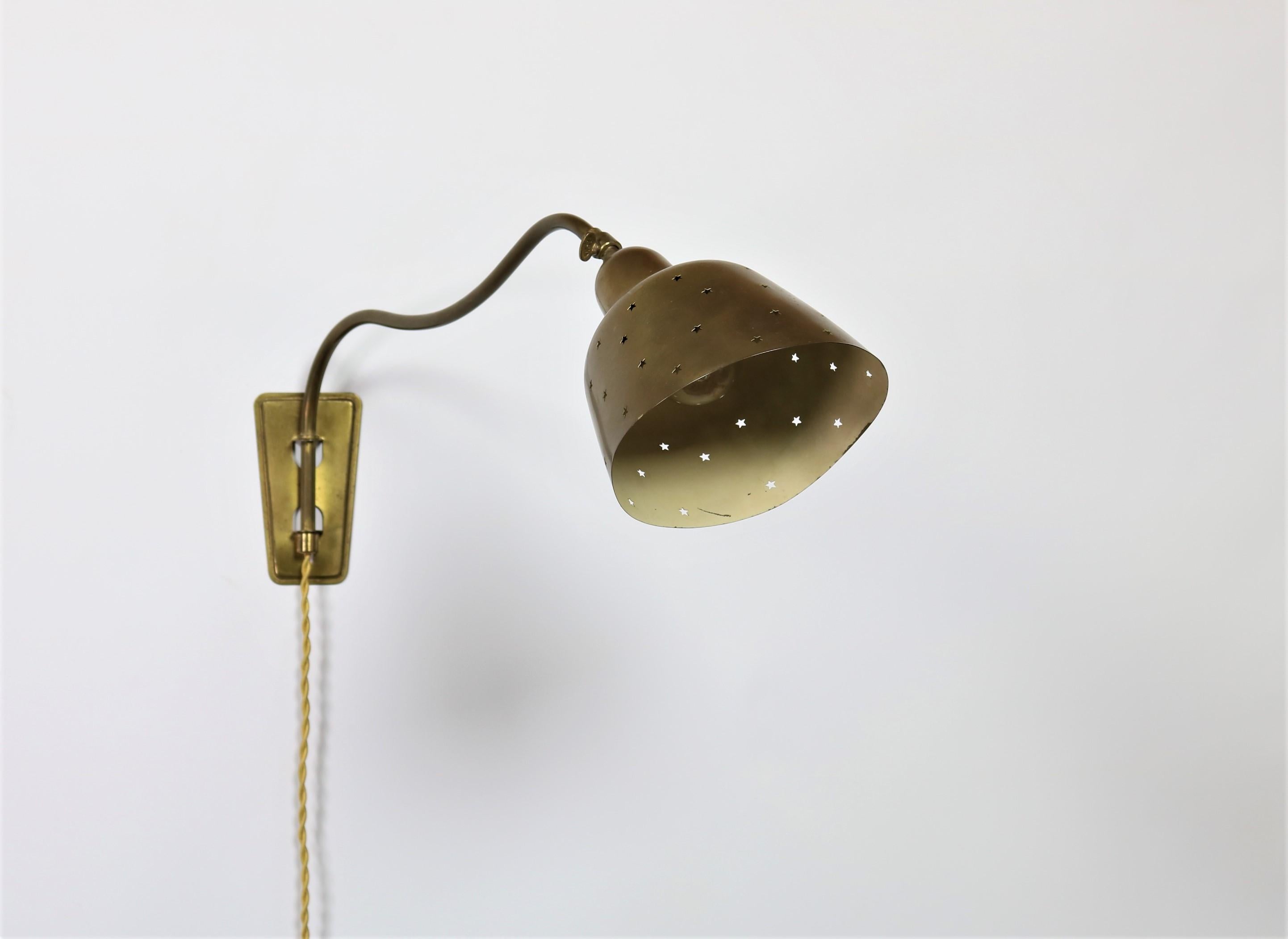 Mid-20th Century Danish Modern Brass Wall Lamp Made at Fog & Mørup Copenhagen, 1950s